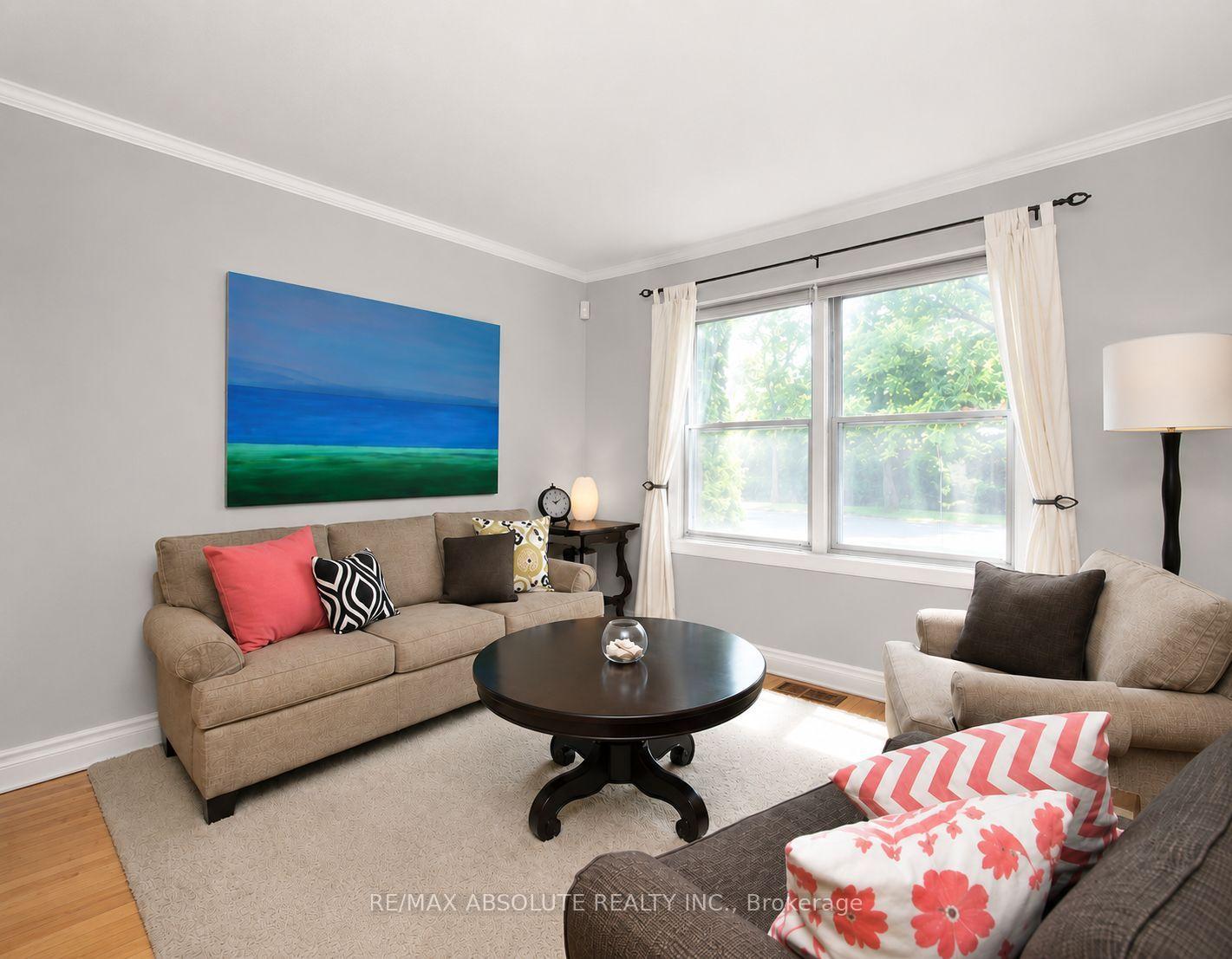 Photo 4 of 1 Arundel Avenue, Ottawa, Manor Park — HOMEH