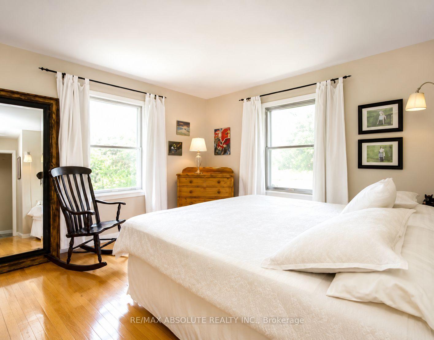Photo 9 of 1 Arundel Avenue, Ottawa, Manor Park — HOMEH