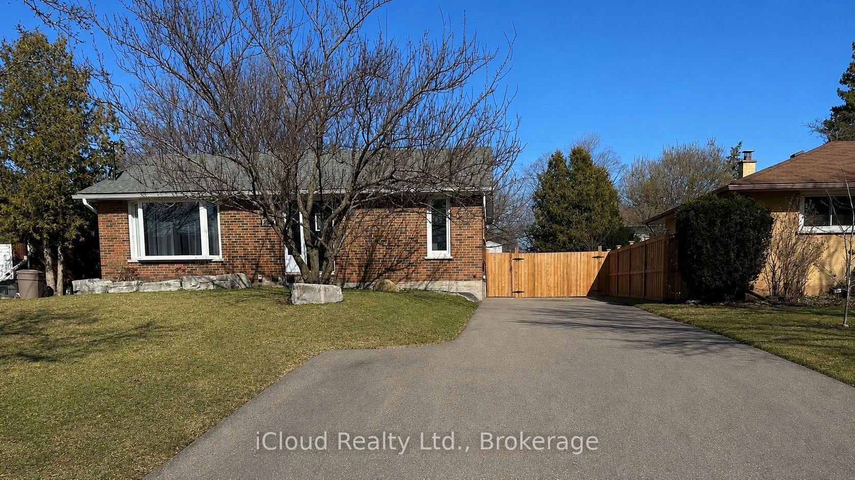 Front of Unit Main, 747 Glenforest Street W