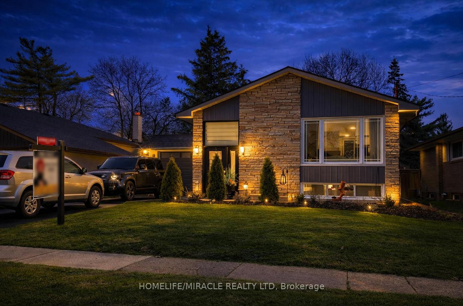 Photo 3 of 403 Delrex Boulevard, Halton Hills, Georgetown — HOMEH