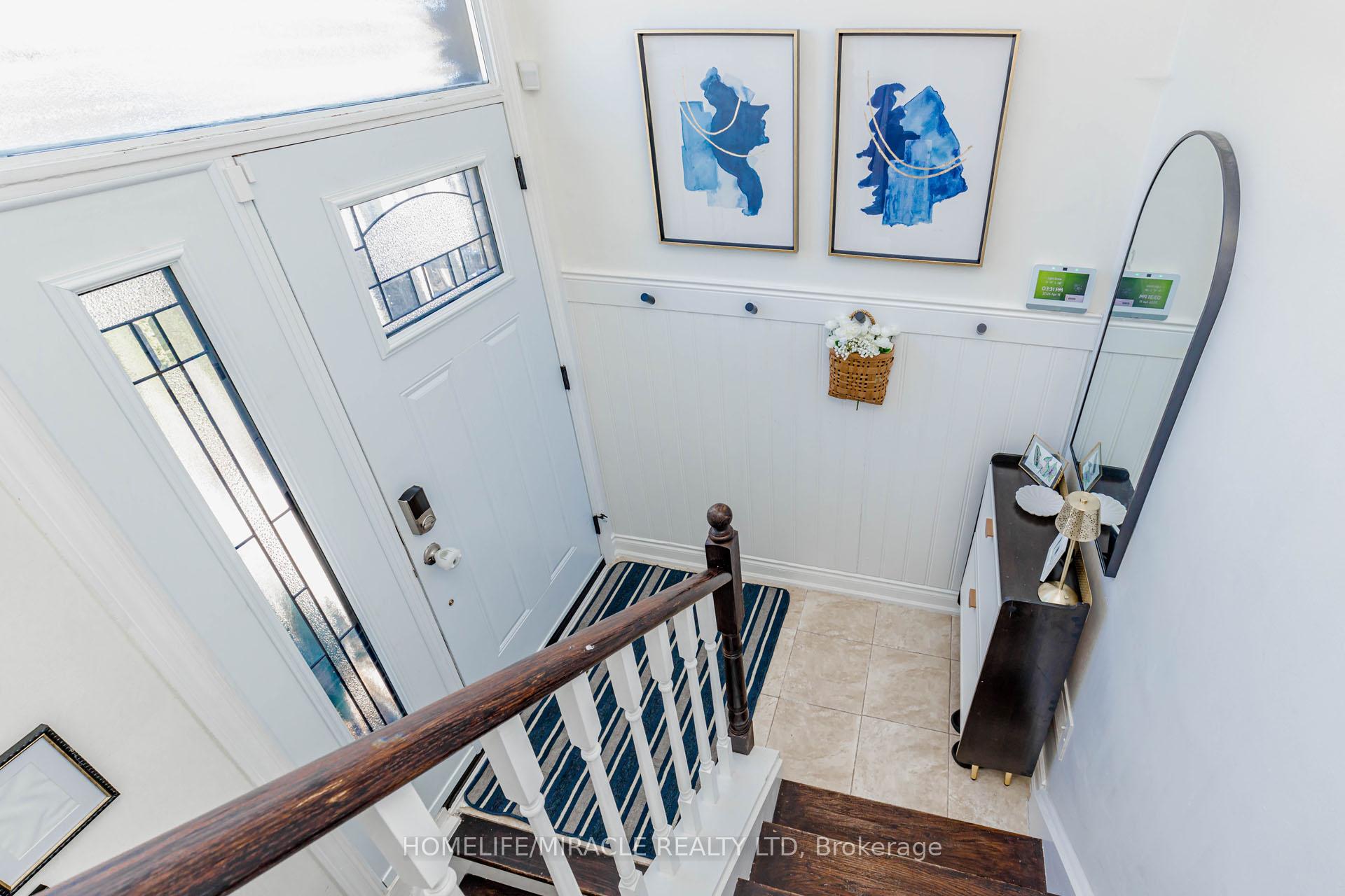 Photo 4 of 403 Delrex Boulevard, Halton Hills, Georgetown — HOMEH