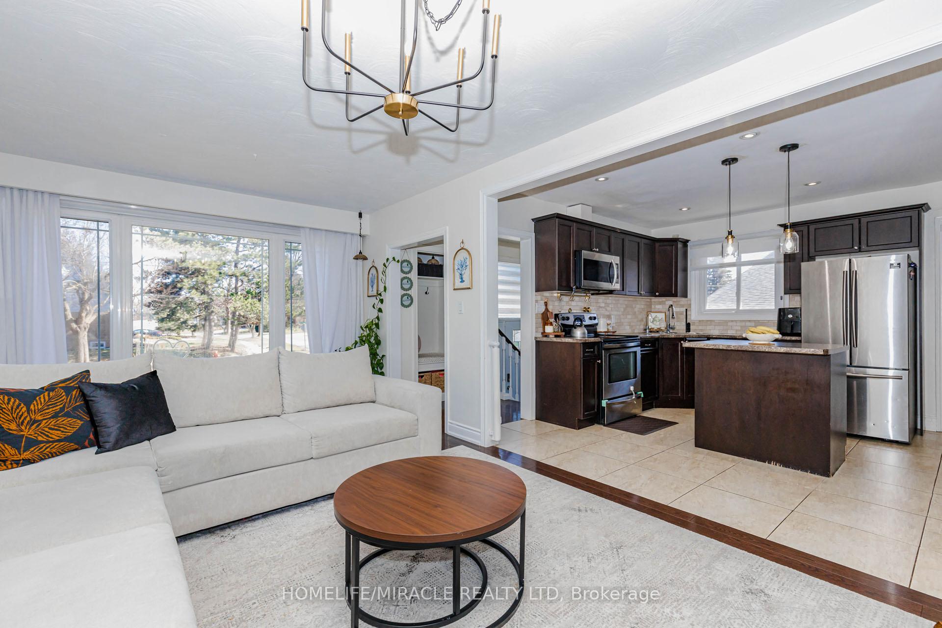 Photo 8 of 403 Delrex Boulevard, Halton Hills, Georgetown — HOMEH
