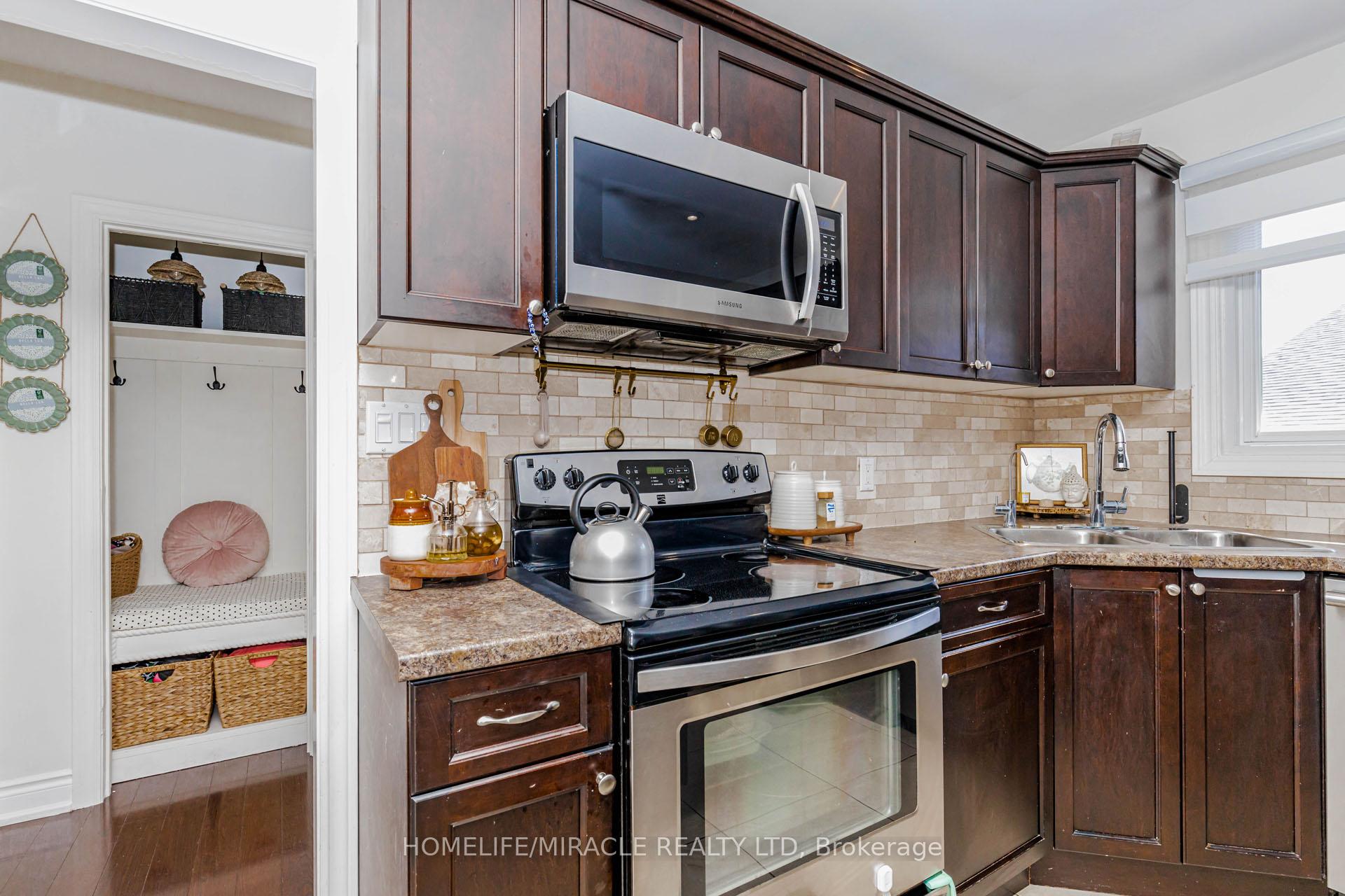 Photo 12 of 403 Delrex Boulevard, Halton Hills, Georgetown — HOMEH