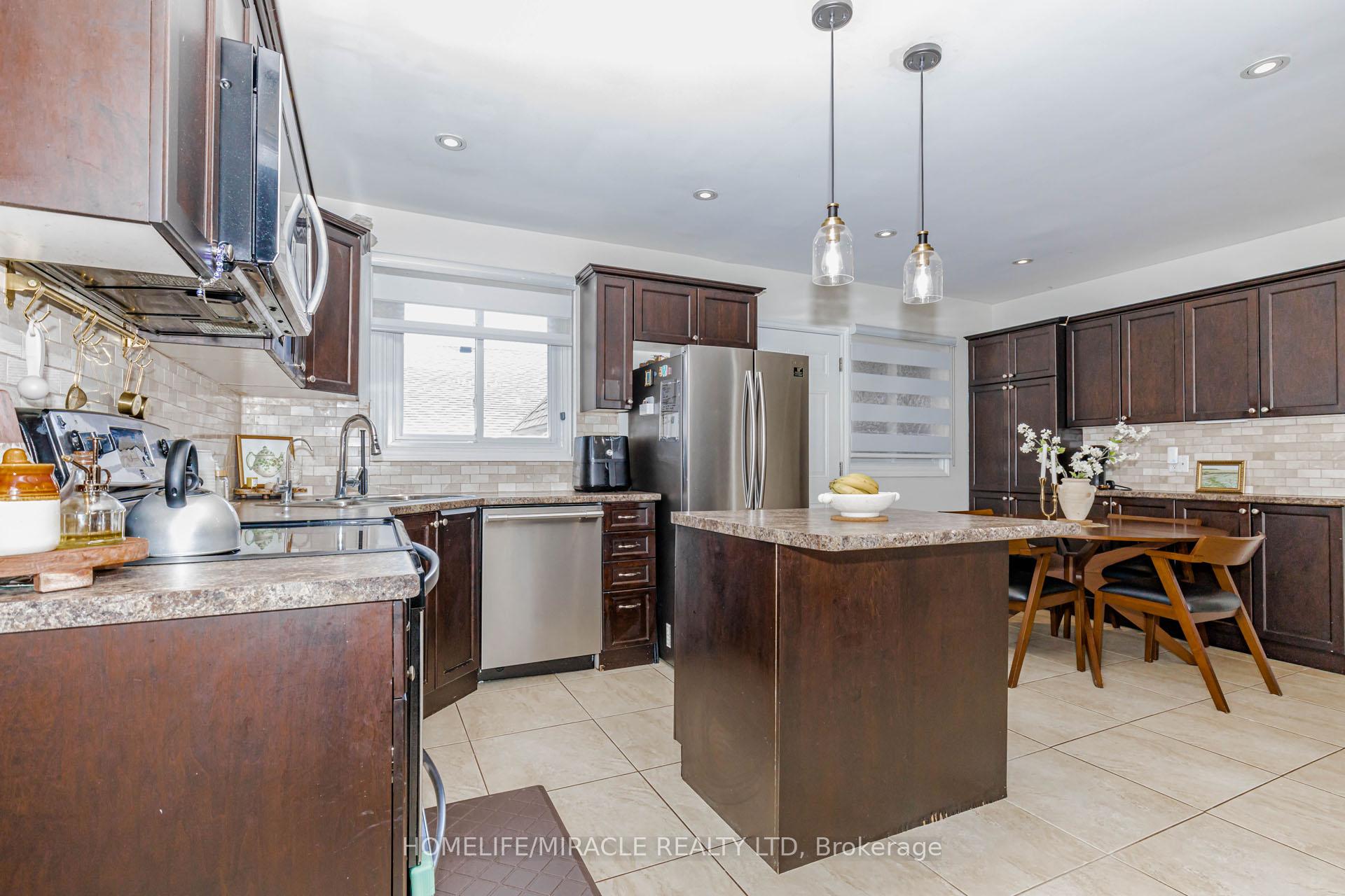 Photo 13 of 403 Delrex Boulevard, Halton Hills, Georgetown — HOMEH