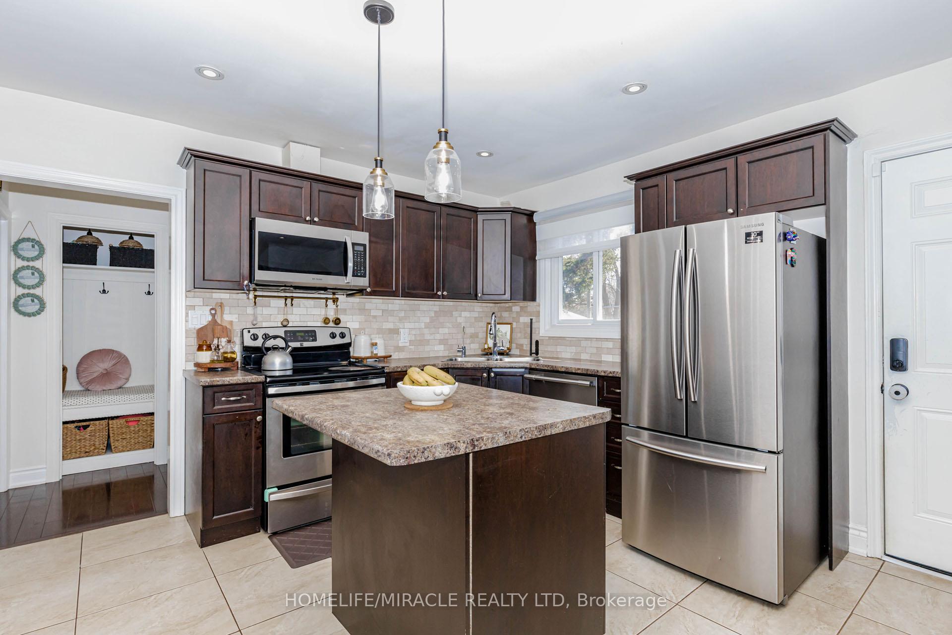 Photo 14 of 403 Delrex Boulevard, Halton Hills, Georgetown — HOMEH