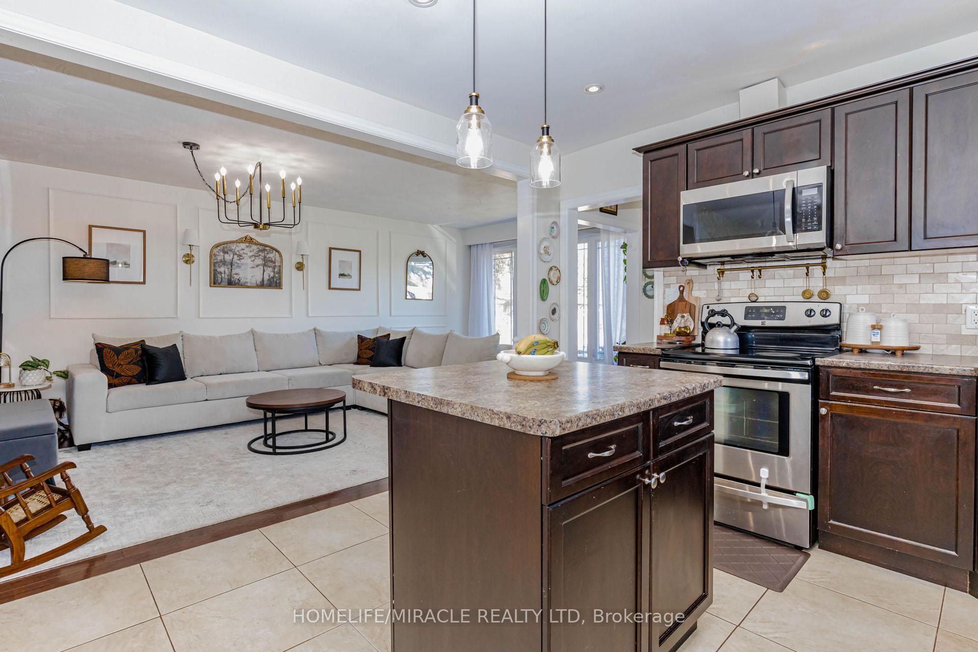 Photo 16 of 403 Delrex Boulevard, Halton Hills, Georgetown — HOMEH