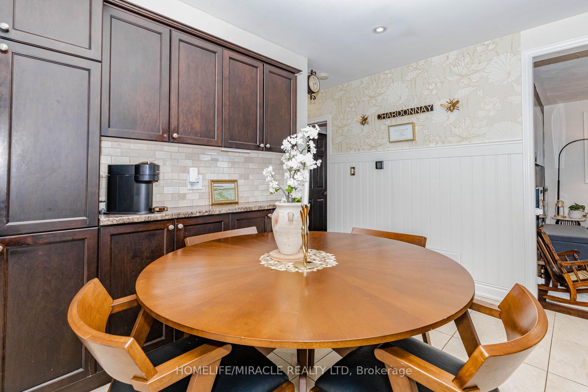Photo 19 of 403 Delrex Boulevard, Halton Hills, Georgetown — HOMEH