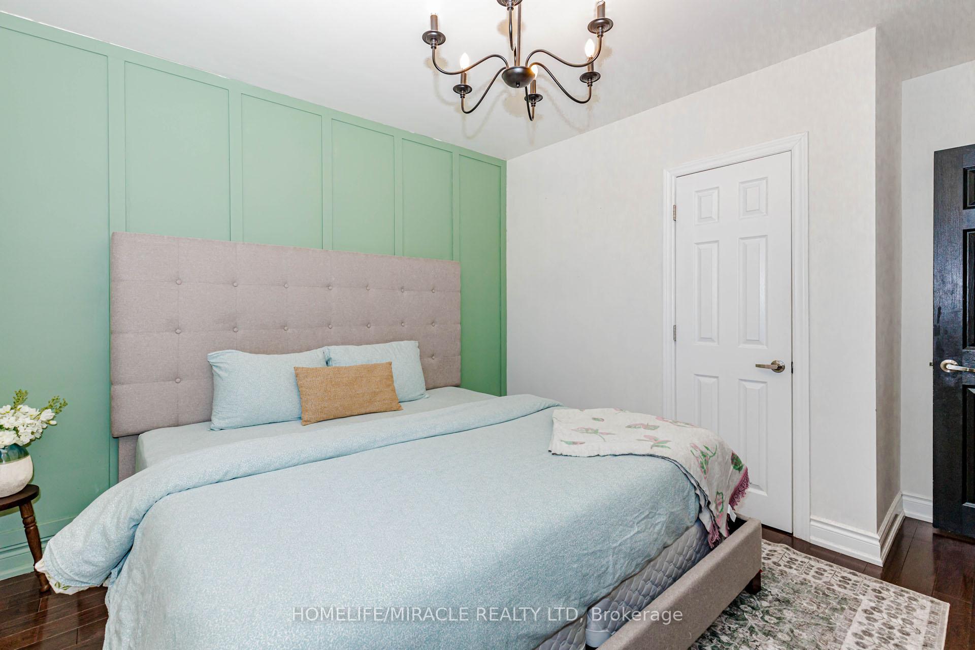 Photo 20 of 403 Delrex Boulevard, Halton Hills, Georgetown — HOMEH