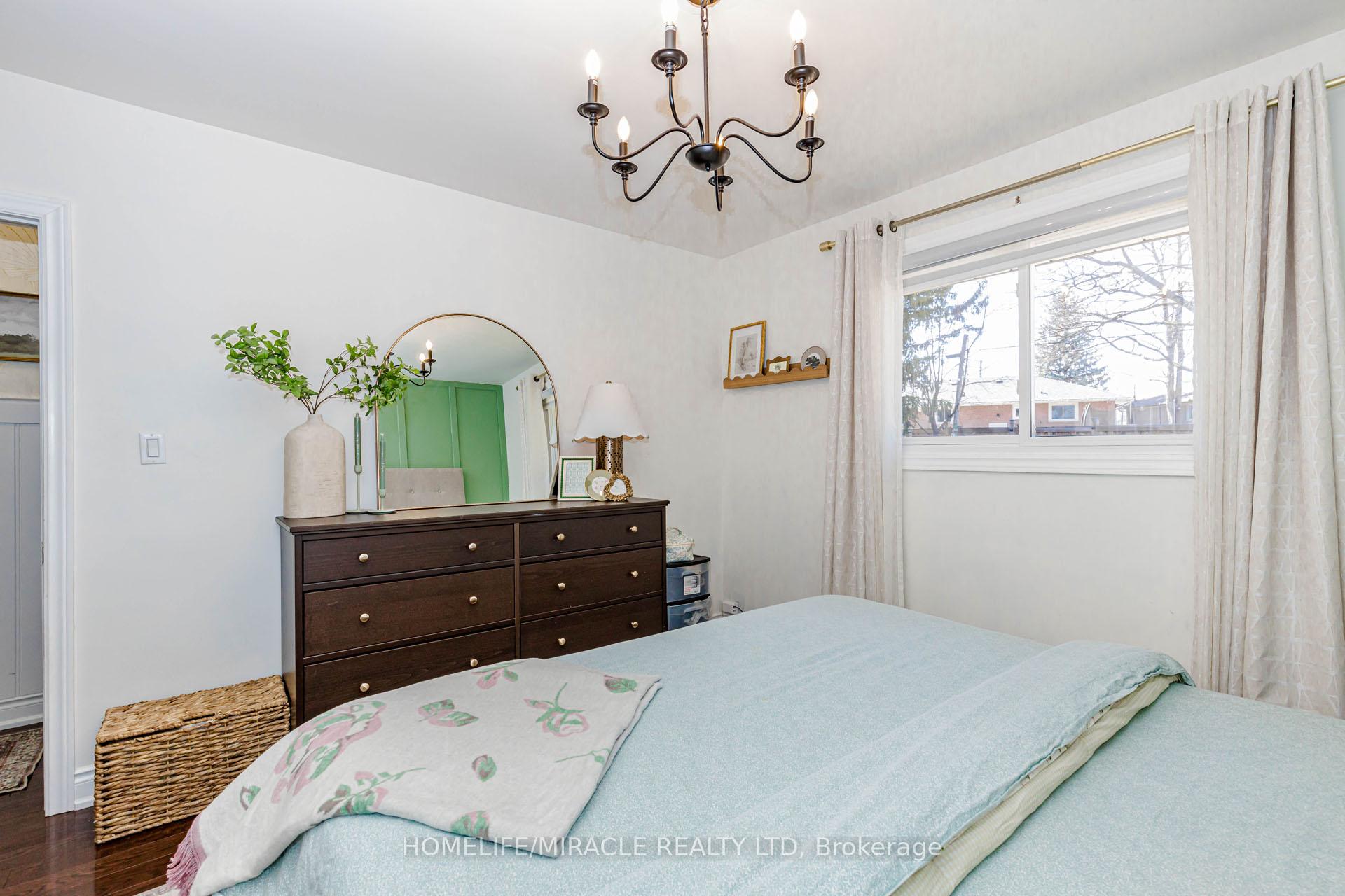 Photo 21 of 403 Delrex Boulevard, Halton Hills, Georgetown — HOMEH