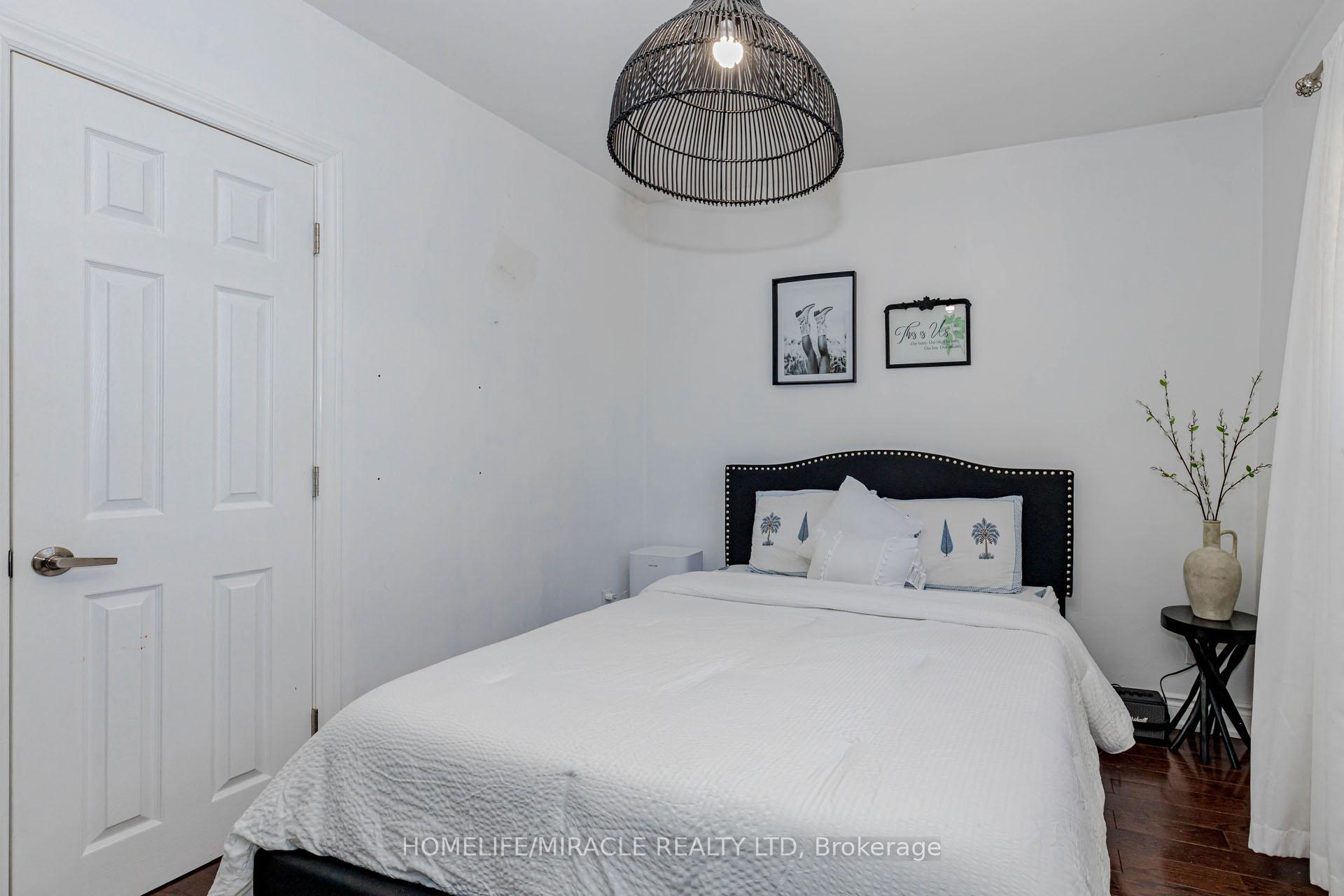 Photo 23 of 403 Delrex Boulevard, Halton Hills, Georgetown — HOMEH