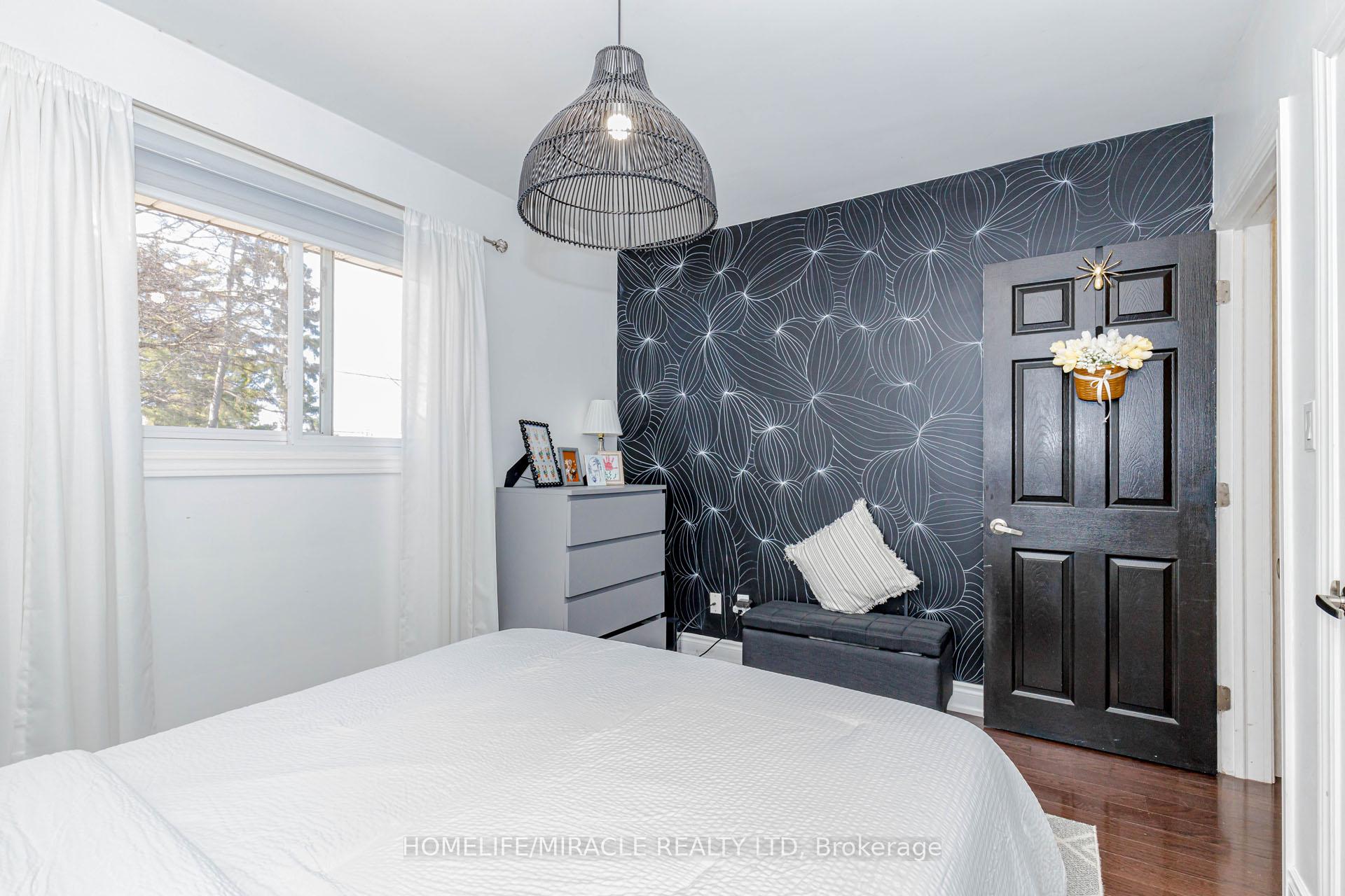 Photo 24 of 403 Delrex Boulevard, Halton Hills, Georgetown — HOMEH