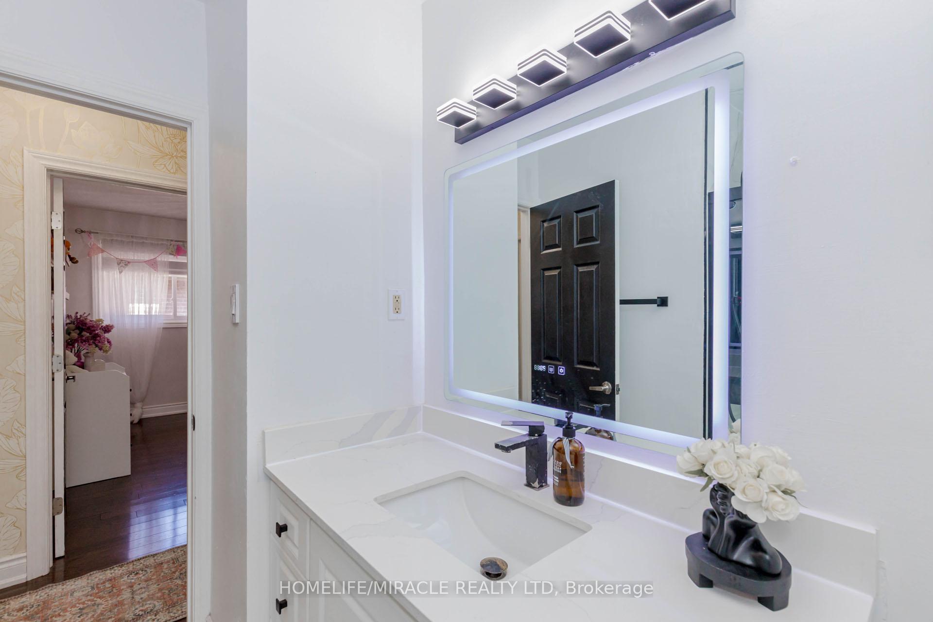 Photo 26 of 403 Delrex Boulevard, Halton Hills, Georgetown — HOMEH