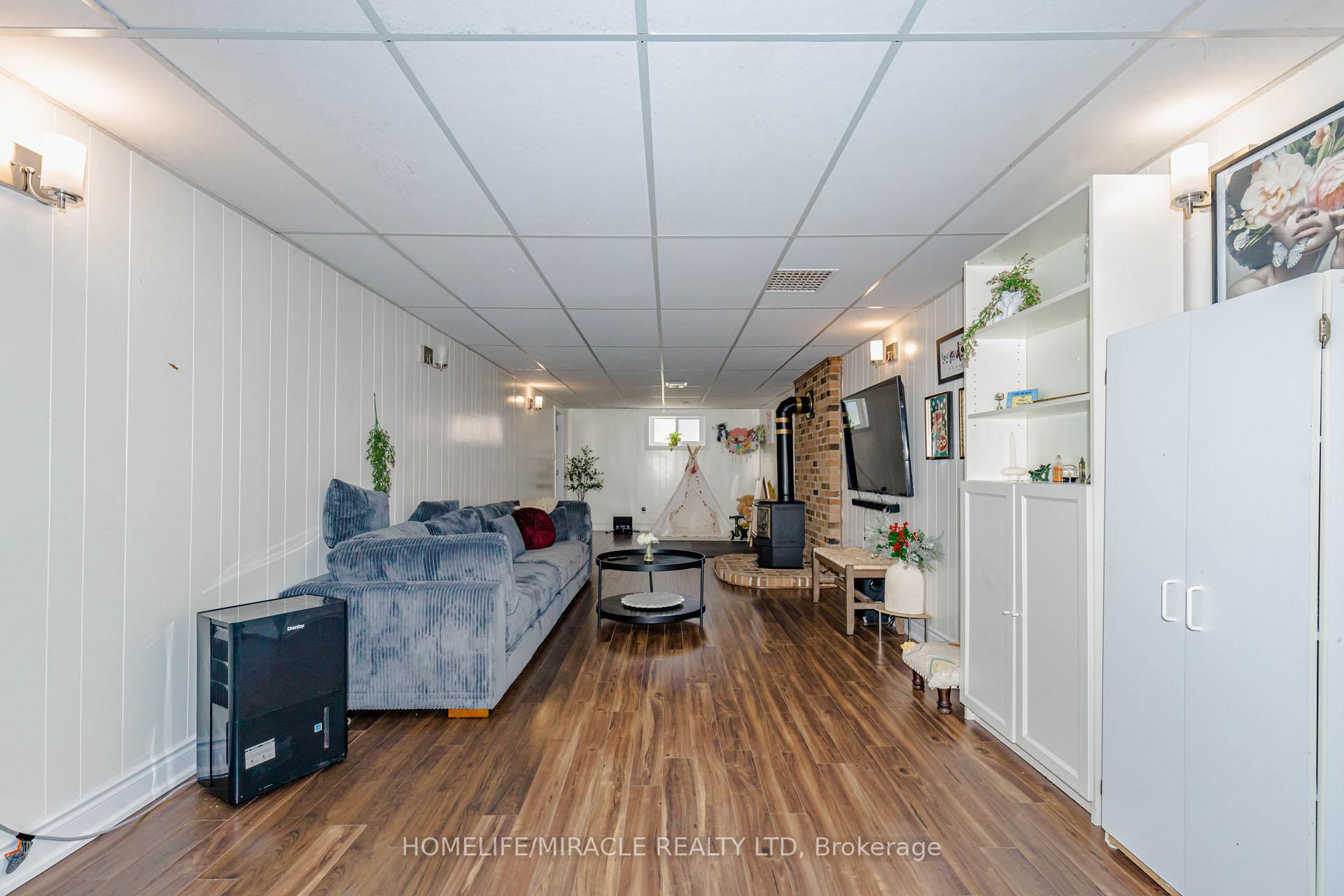 Photo 30 of 403 Delrex Boulevard, Halton Hills, Georgetown — HOMEH