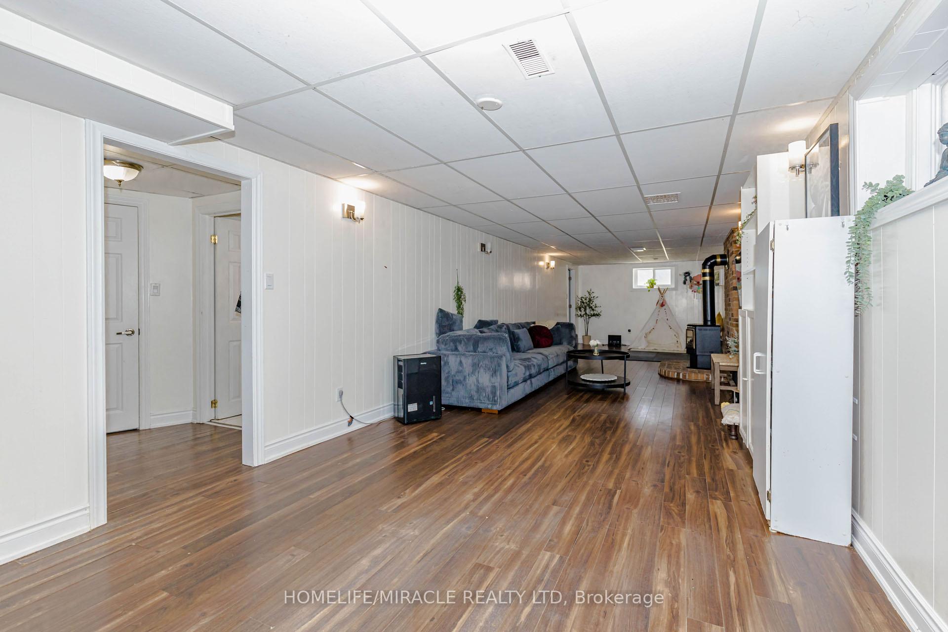 Photo 31 of 403 Delrex Boulevard, Halton Hills, Georgetown — HOMEH