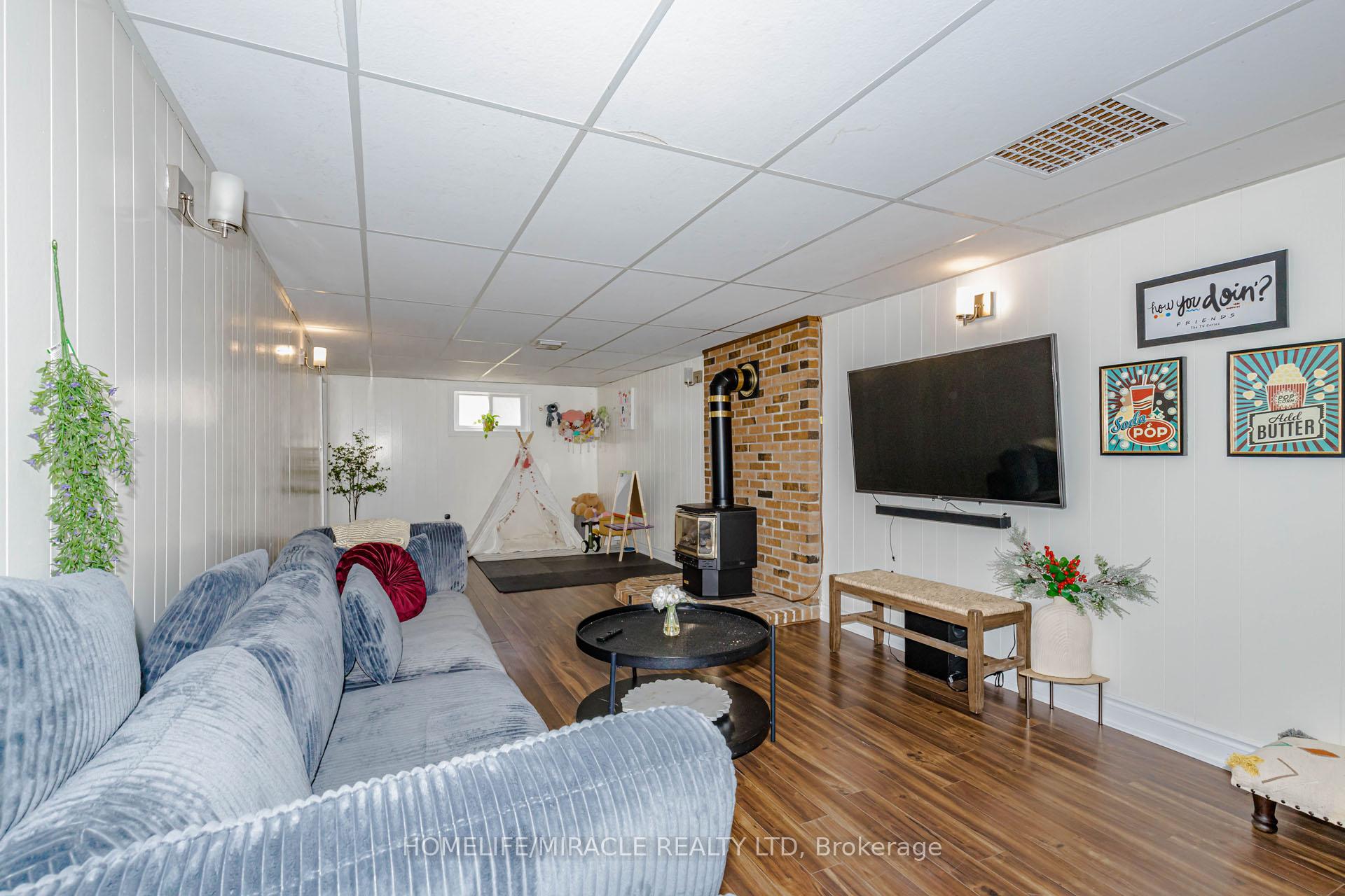 Photo 32 of 403 Delrex Boulevard, Halton Hills, Georgetown — HOMEH