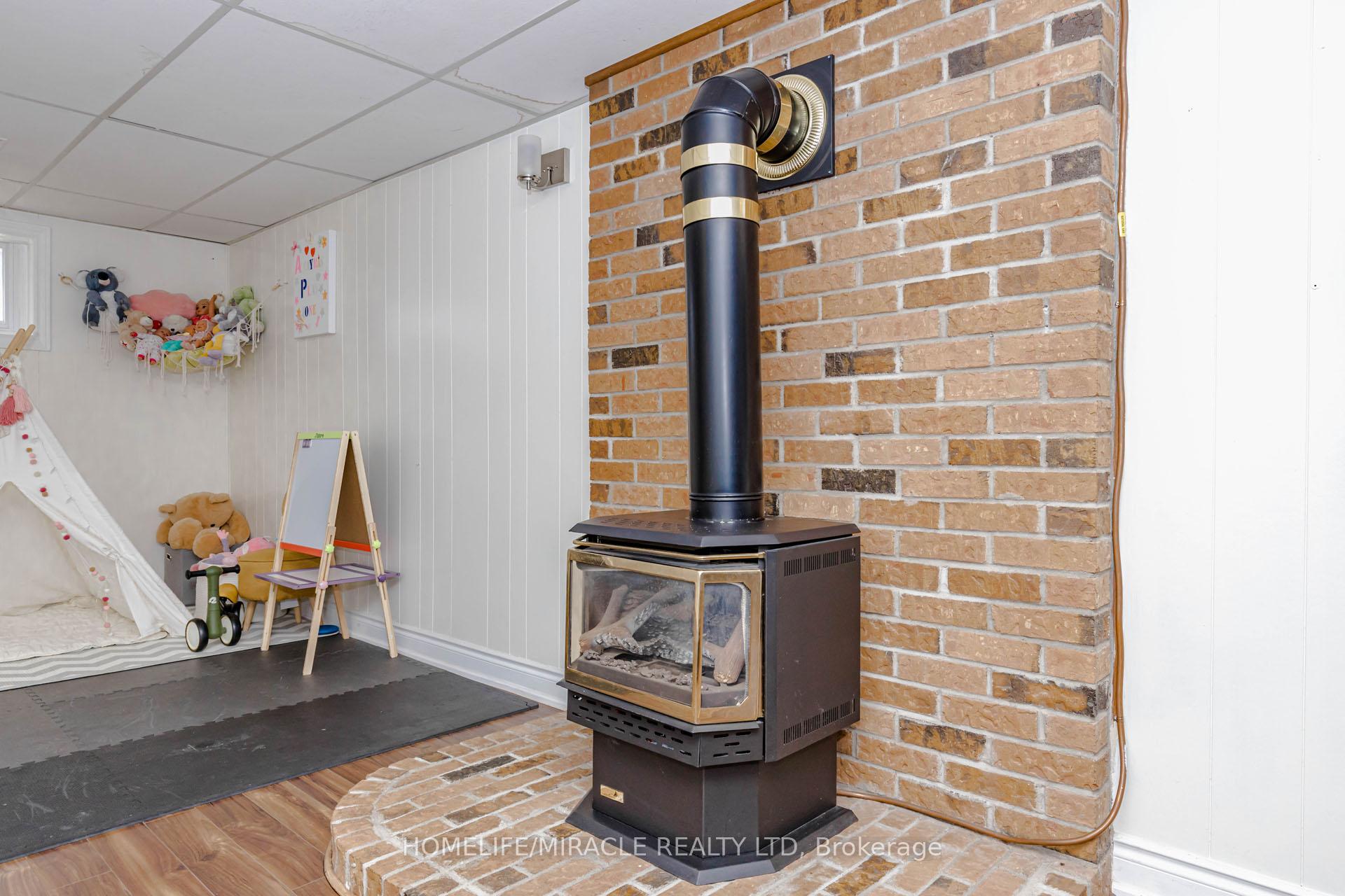 Photo 33 of 403 Delrex Boulevard, Halton Hills, Georgetown — HOMEH