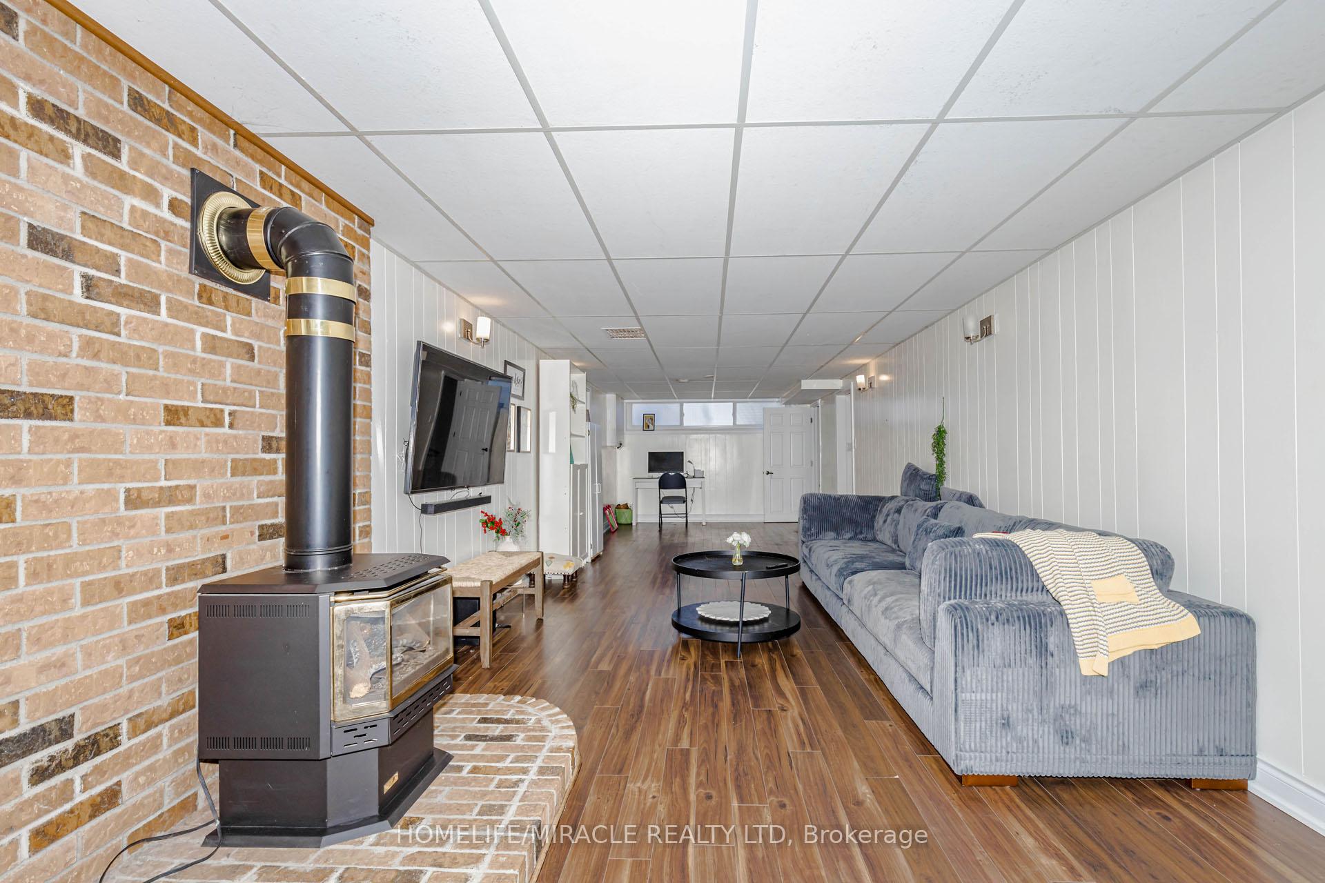 Photo 34 of 403 Delrex Boulevard, Halton Hills, Georgetown — HOMEH