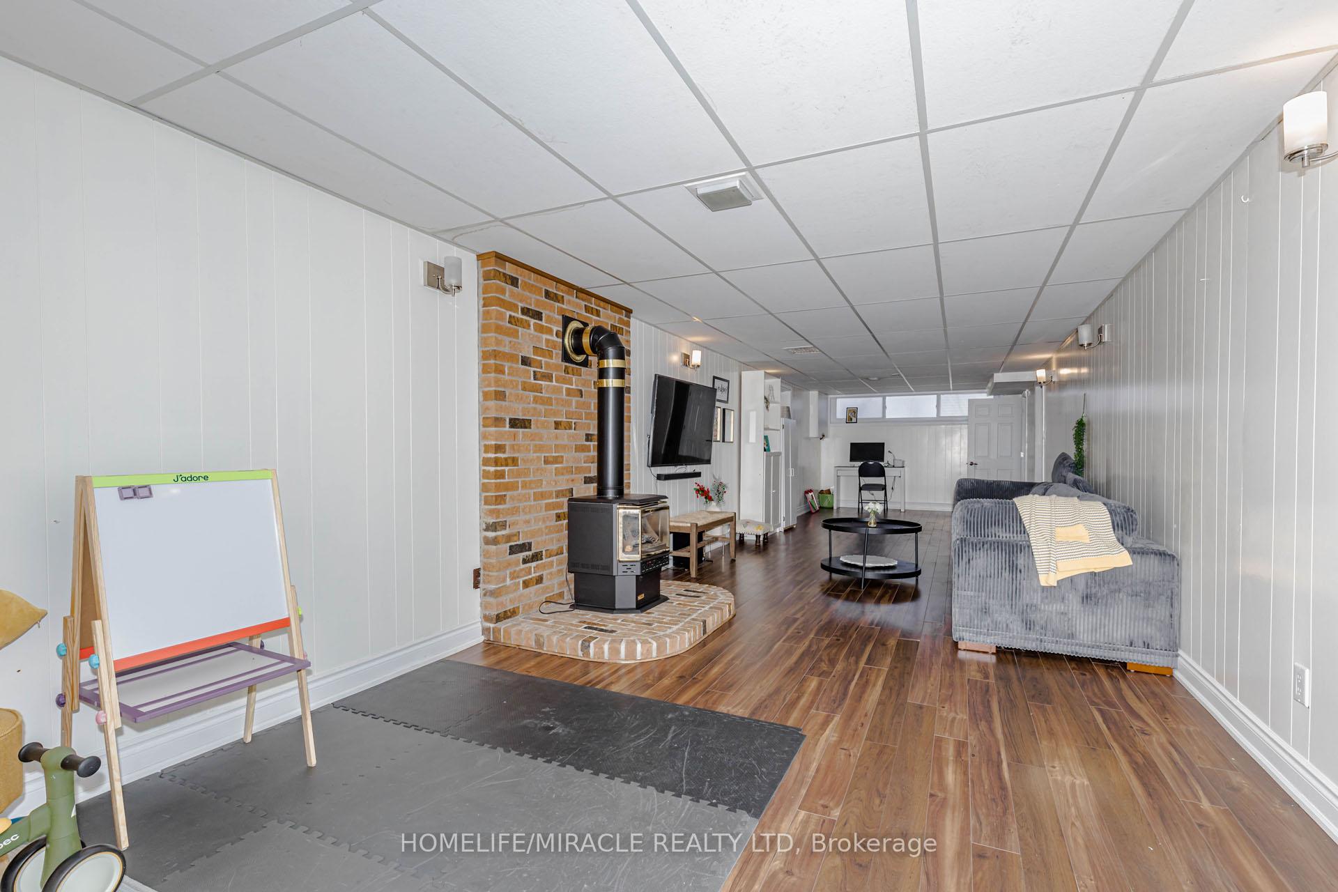 Photo 36 of 403 Delrex Boulevard, Halton Hills, Georgetown — HOMEH