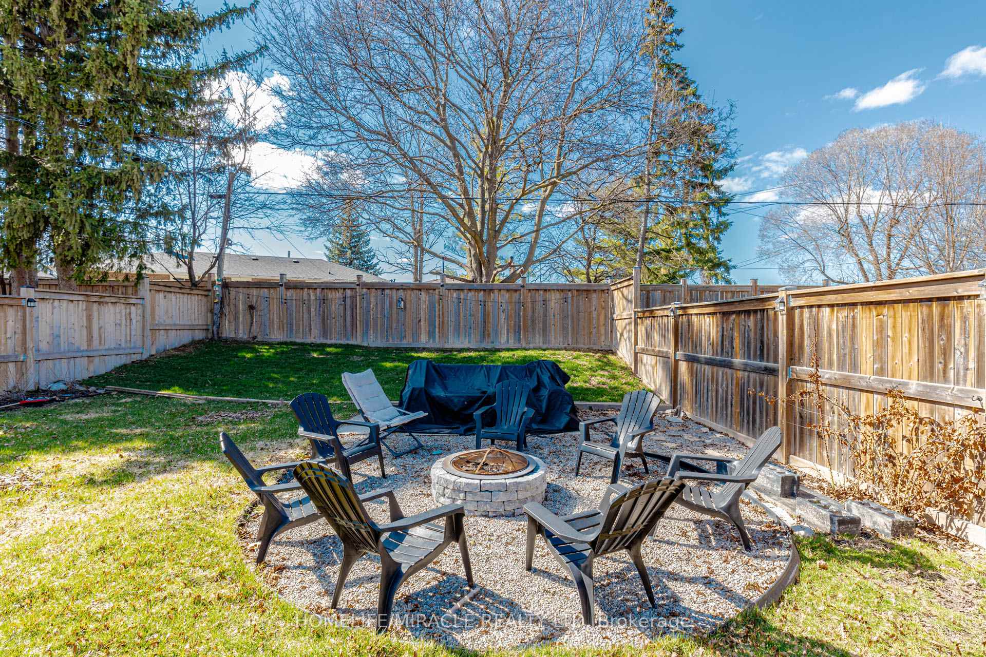Photo 43 of 403 Delrex Boulevard, Halton Hills, Georgetown — HOMEH