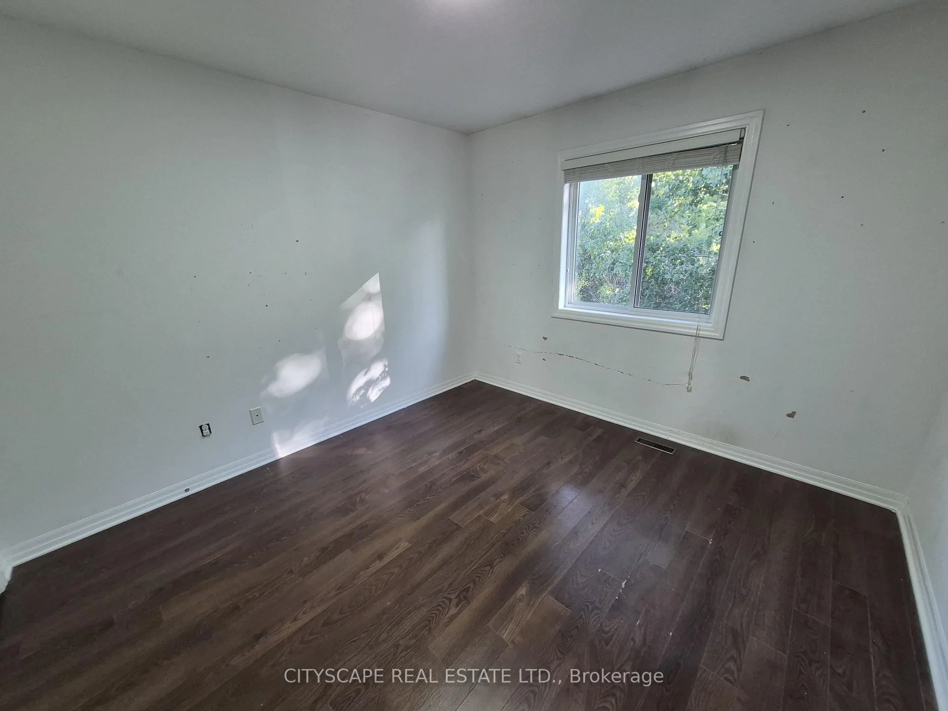 Photo 18 of Unit Suite 5, 112 North Centre Road, London, North B — HOMEH