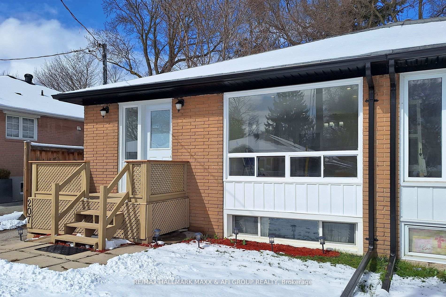 Front of Unit Main, 207 Septonne Avenue
