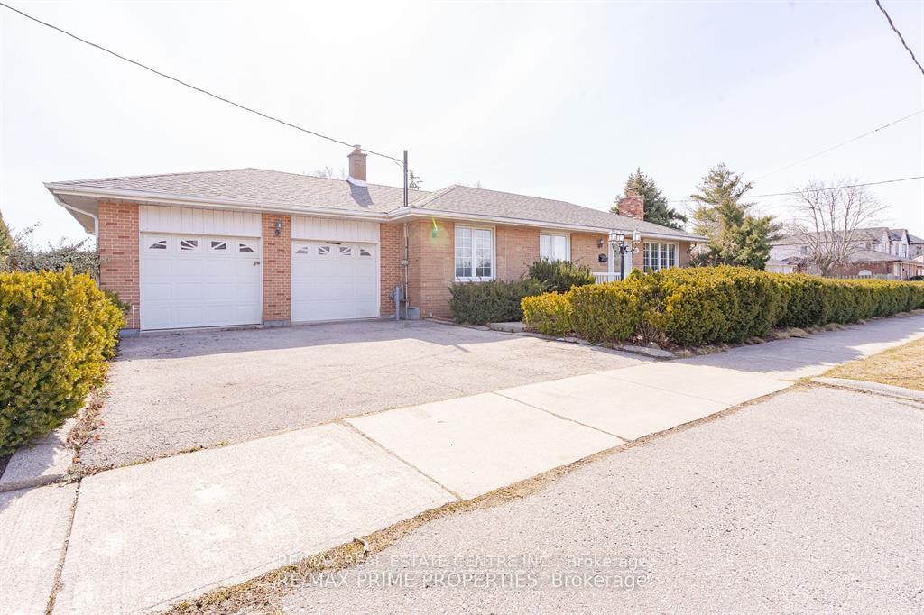 Photo 1 of 492 Pinegrove Road, Oakville, West — HOMEH