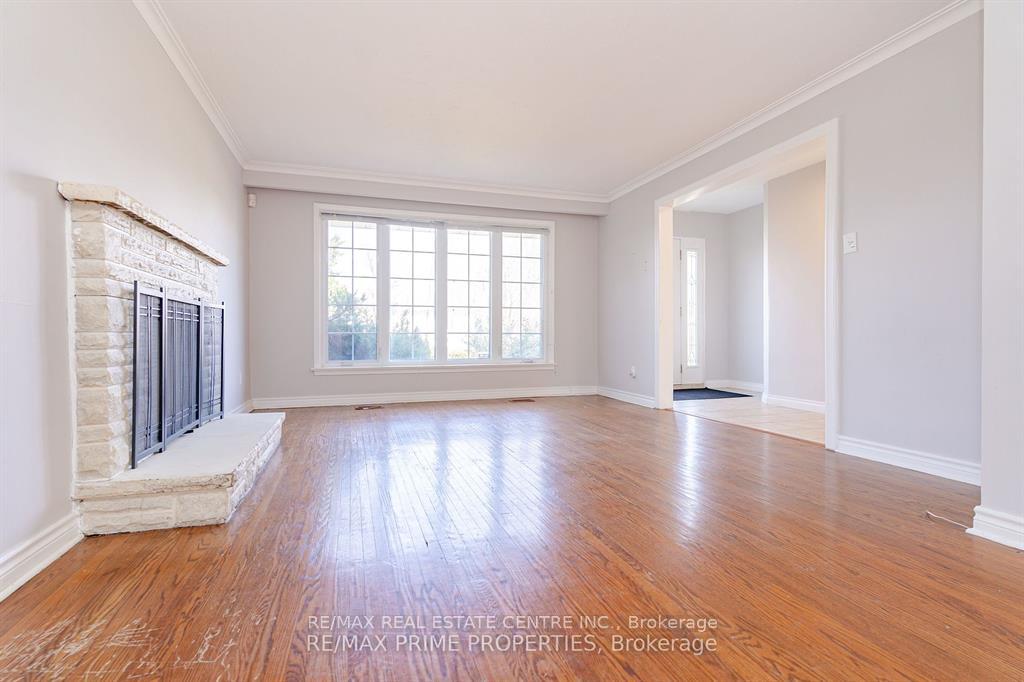 Photo 6 of 492 Pinegrove Road, Oakville, West — HOMEH