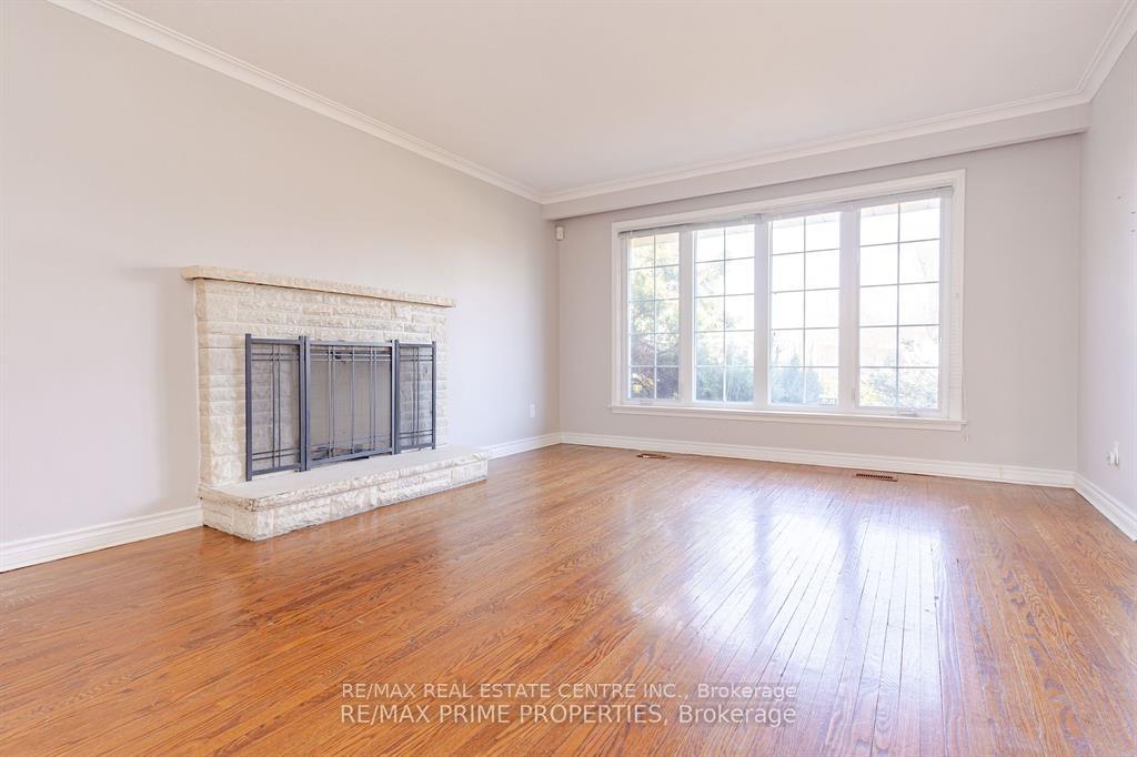 Photo 7 of 492 Pinegrove Road, Oakville, West — HOMEH