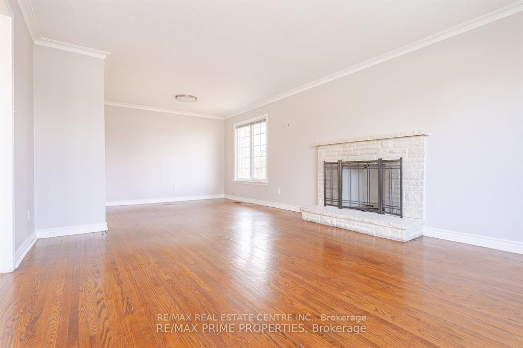 Photo 8 of 492 Pinegrove Road, Oakville, West — HOMEH