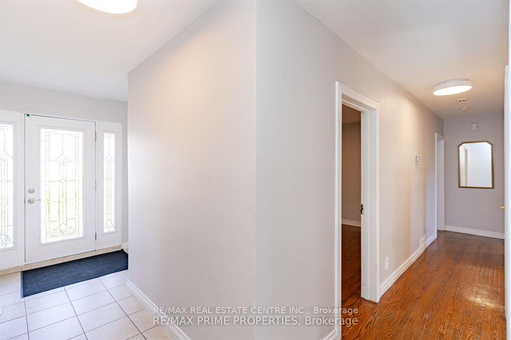 Photo 9 of 492 Pinegrove Road, Oakville, West — HOMEH