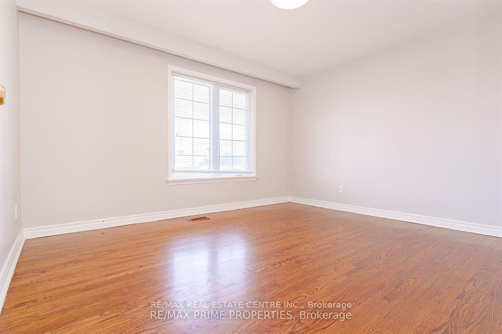Photo 10 of 492 Pinegrove Road, Oakville, West — HOMEH