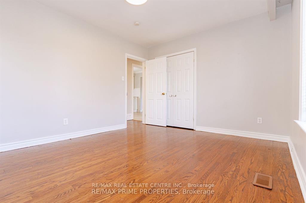 Photo 11 of 492 Pinegrove Road, Oakville, West — HOMEH