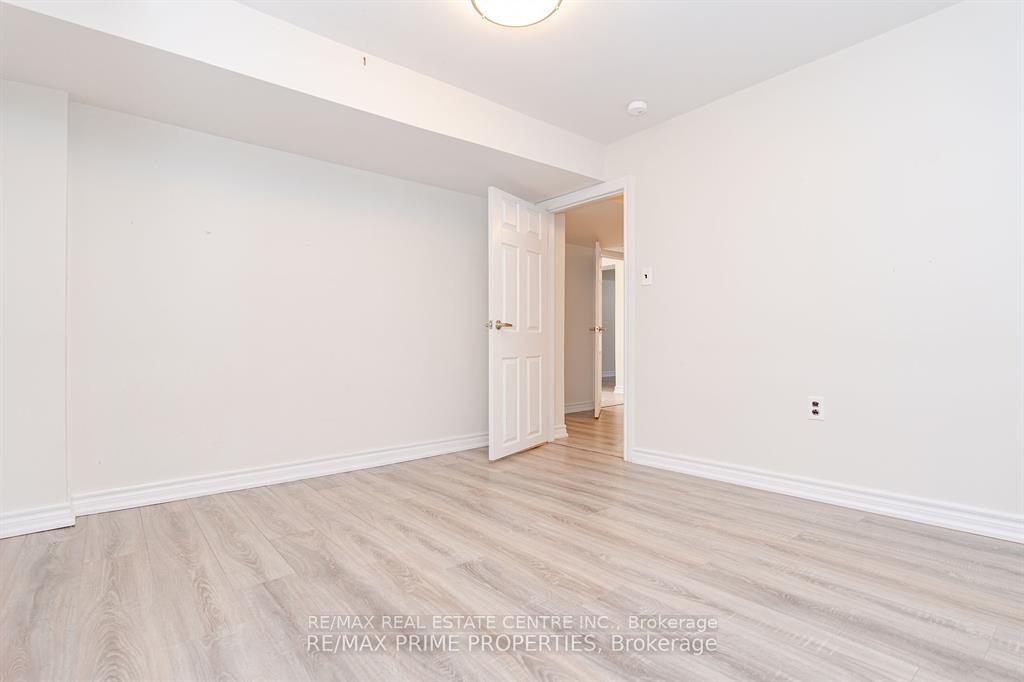 Photo 24 of 492 Pinegrove Road, Oakville, West — HOMEH