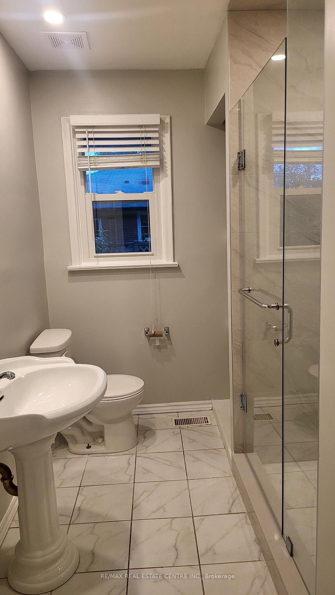 Photo 29 of 492 Pinegrove Road, Oakville, West — HOMEH