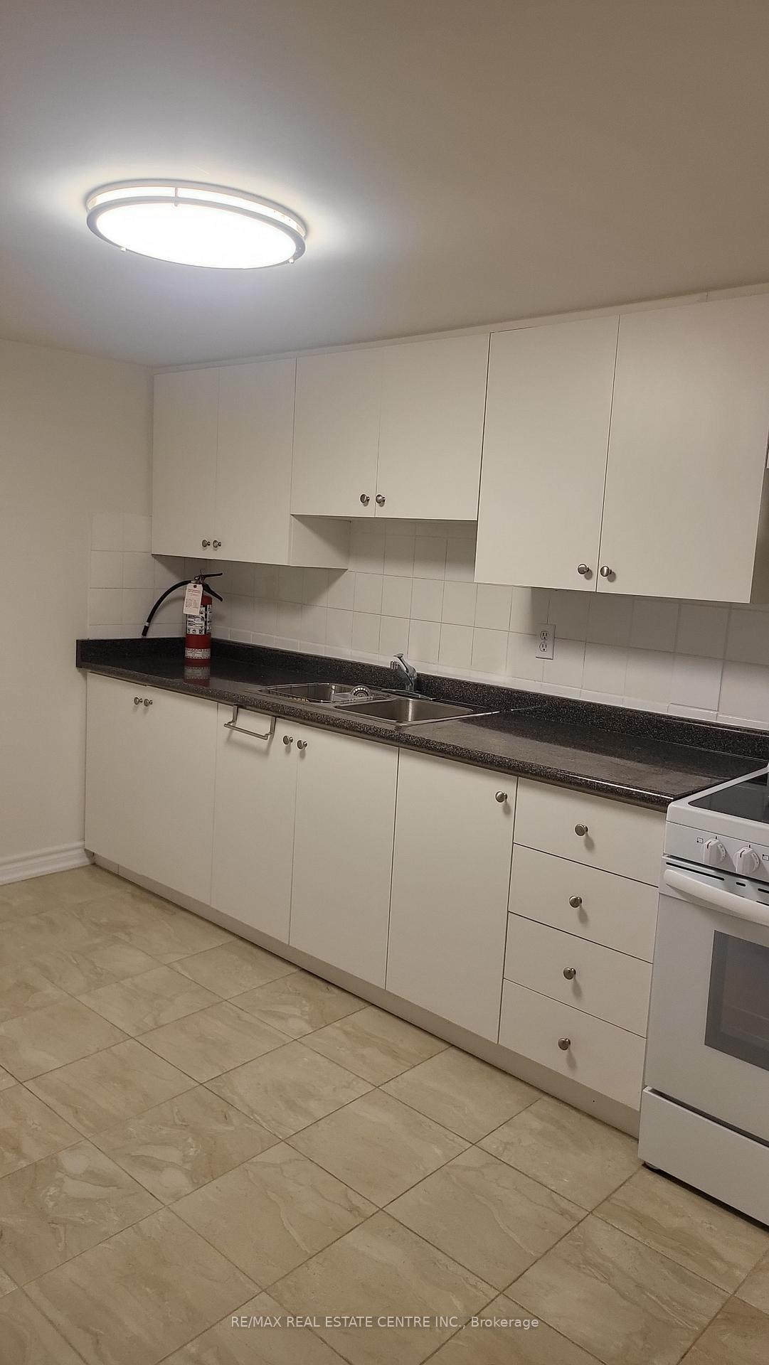Photo 31 of 492 Pinegrove Road, Oakville, West — HOMEH