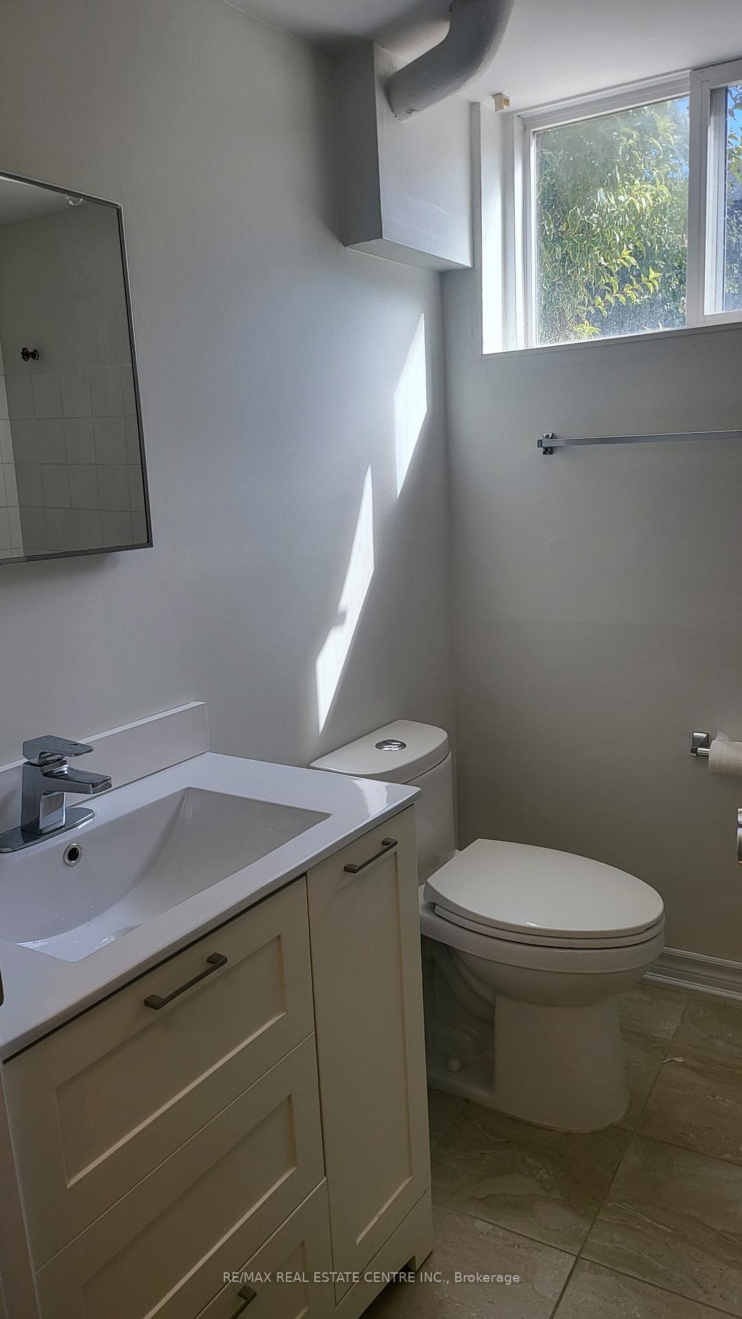 Photo 33 of 492 Pinegrove Road, Oakville, West — HOMEH