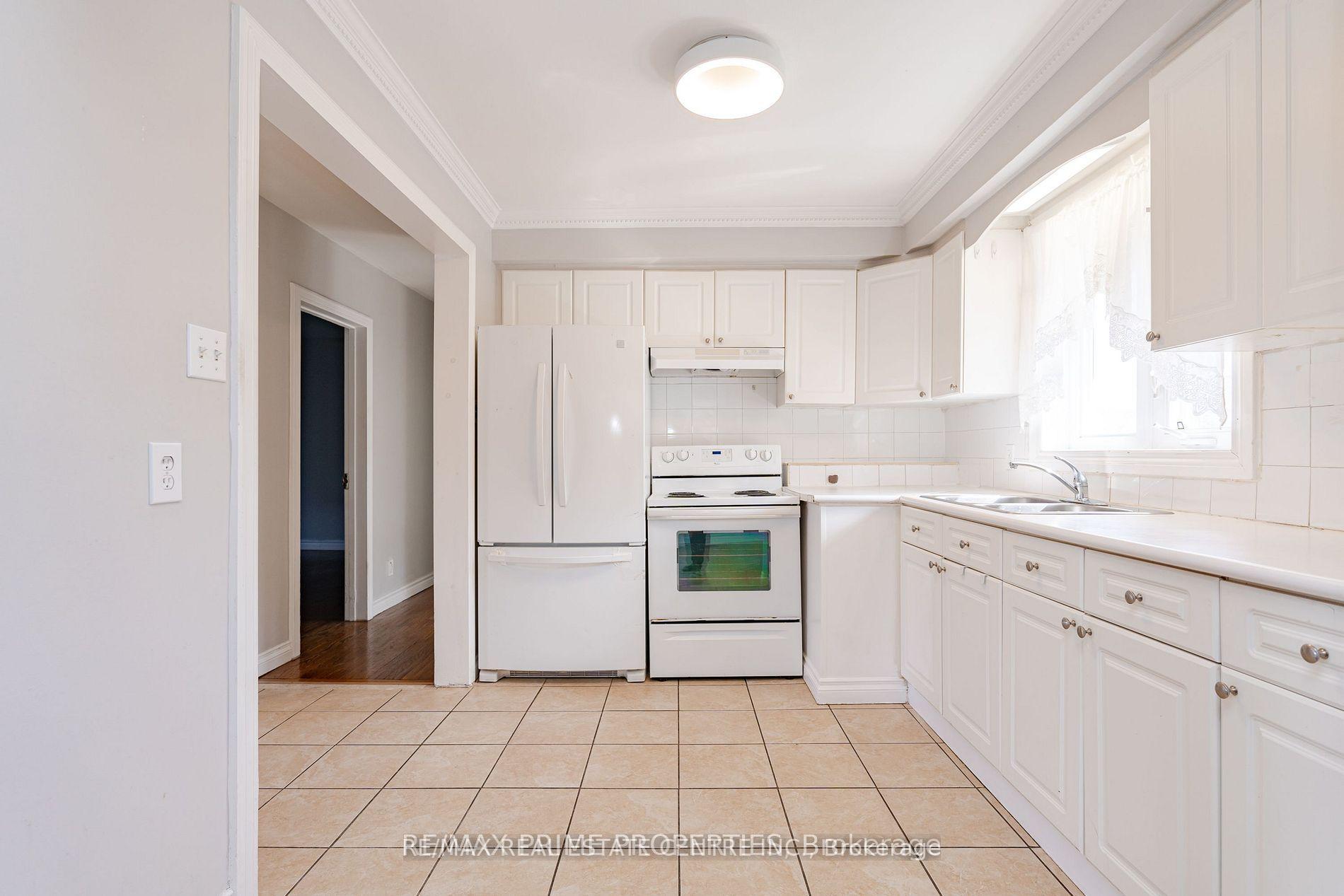 Photo 35 of 492 Pinegrove Road, Oakville, West — HOMEH