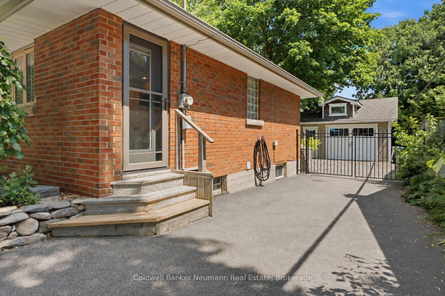Photo 3 of 35 Gladstone Avenue, Guelph, Riverside Park — HOMEH
