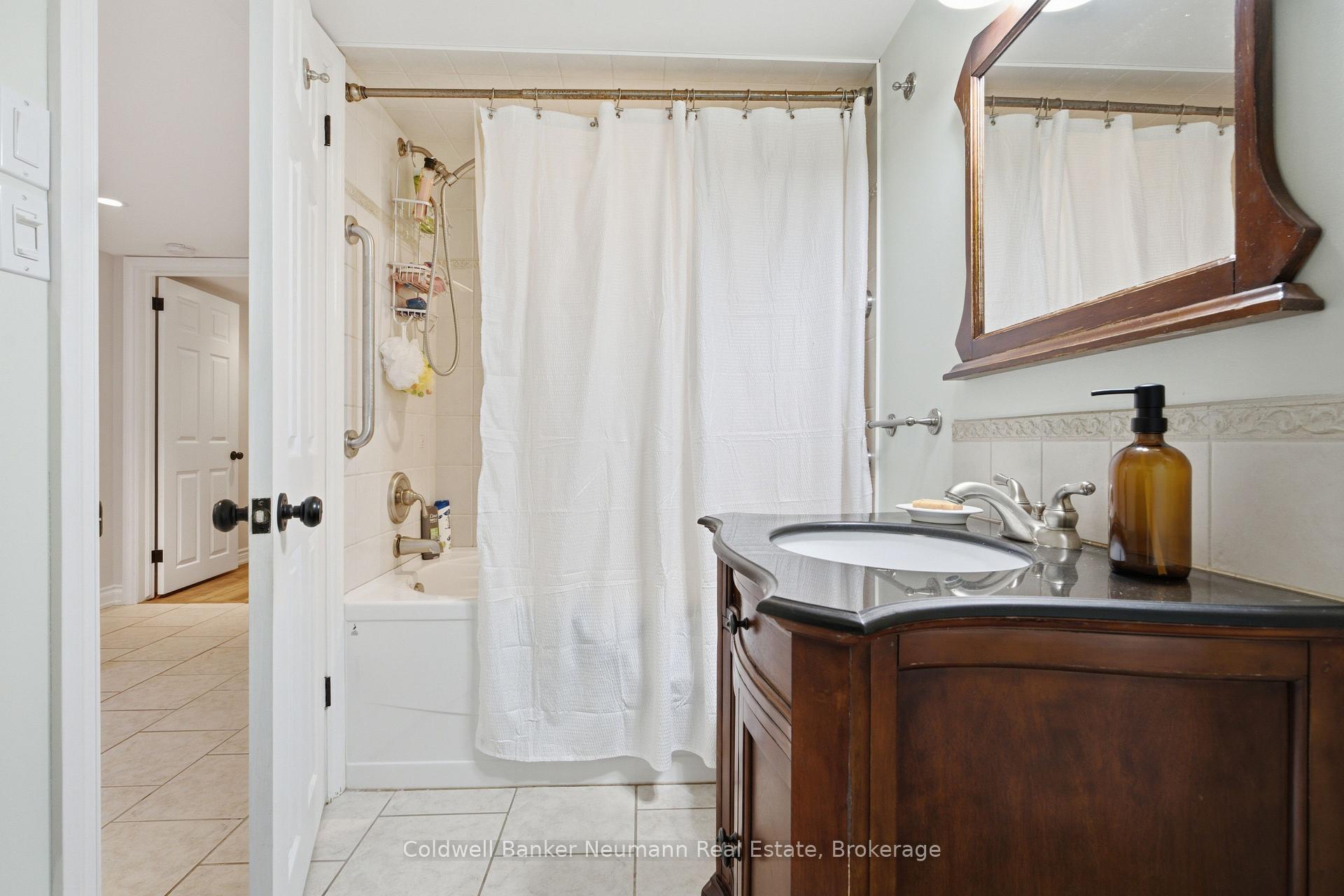 Photo 21 of 35 Gladstone Avenue, Guelph, Riverside Park — HOMEH