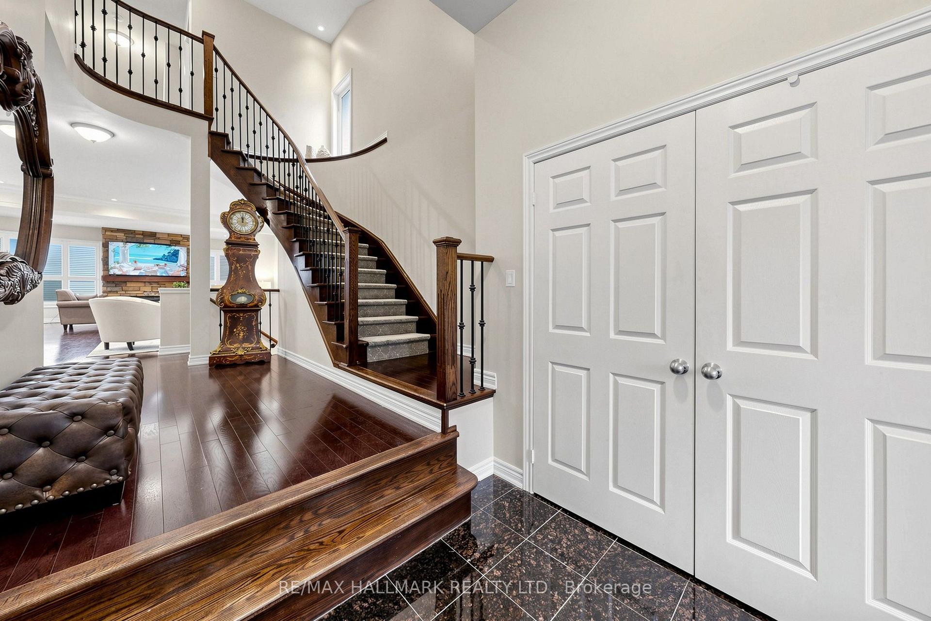 Photo 4 of 14 Kerr Lane, Aurora, Bayview Northeast — HOMEH
