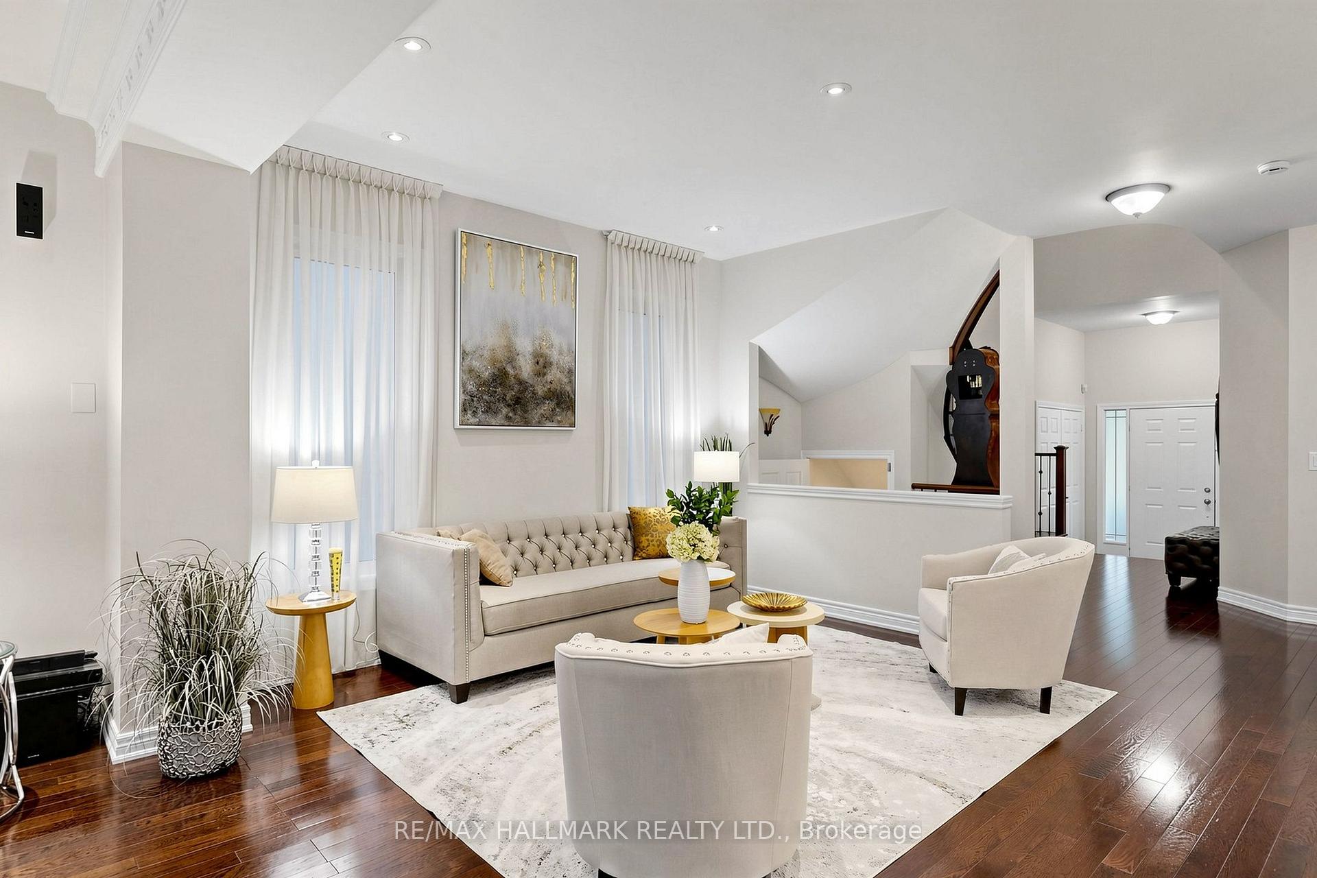 Photo 10 of 14 Kerr Lane, Aurora, Bayview Northeast — HOMEH