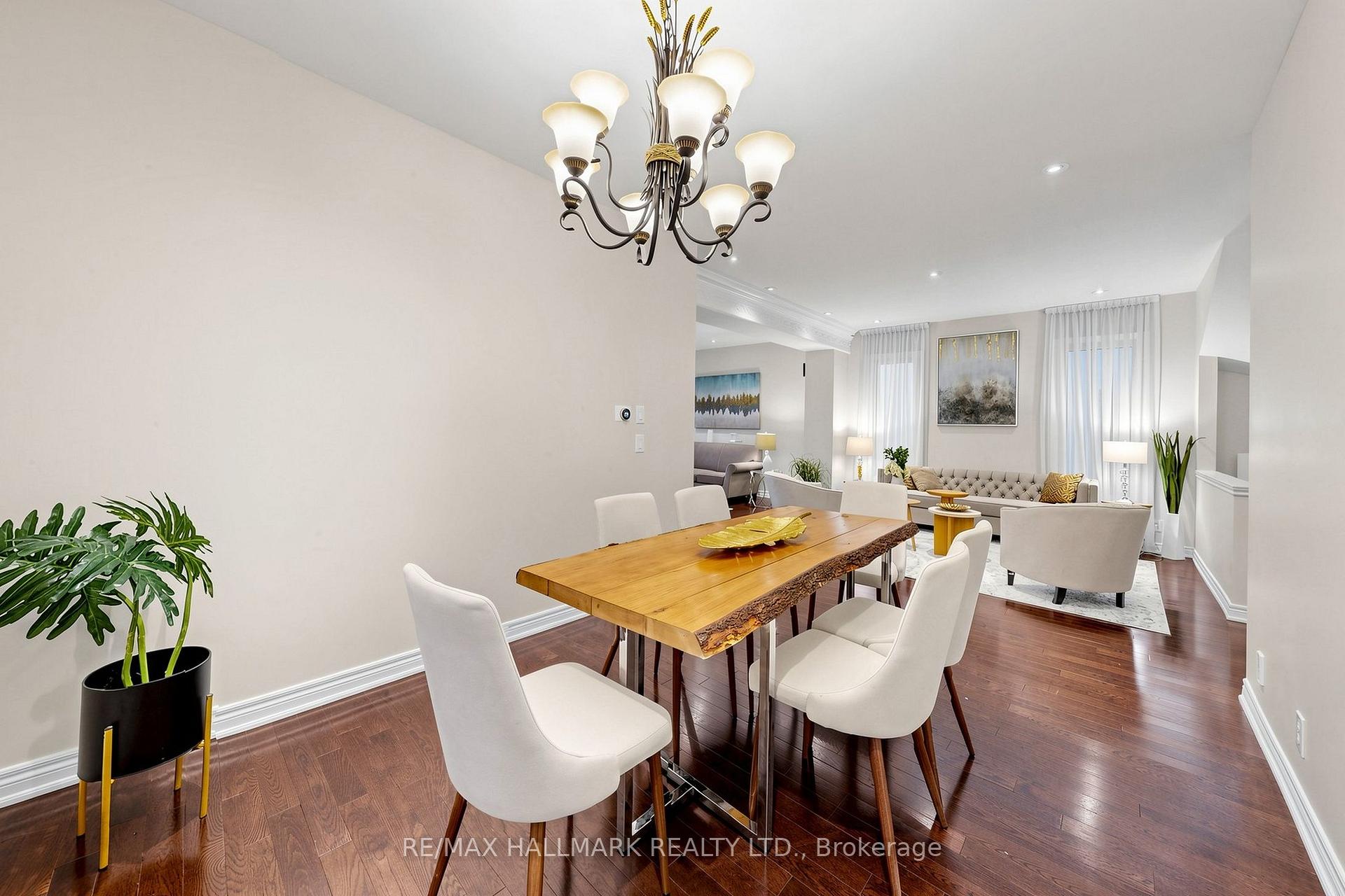 Photo 12 of 14 Kerr Lane, Aurora, Bayview Northeast — HOMEH