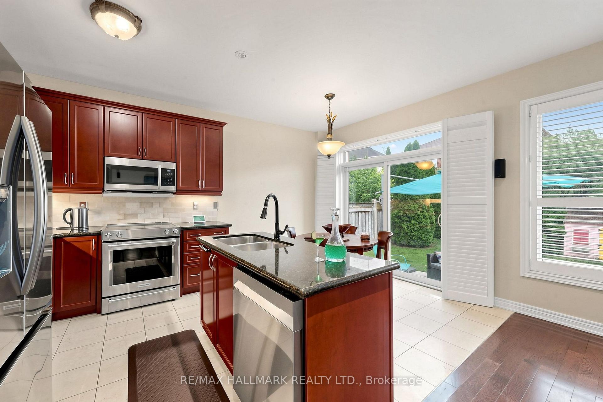 Photo 13 of 14 Kerr Lane, Aurora, Bayview Northeast — HOMEH