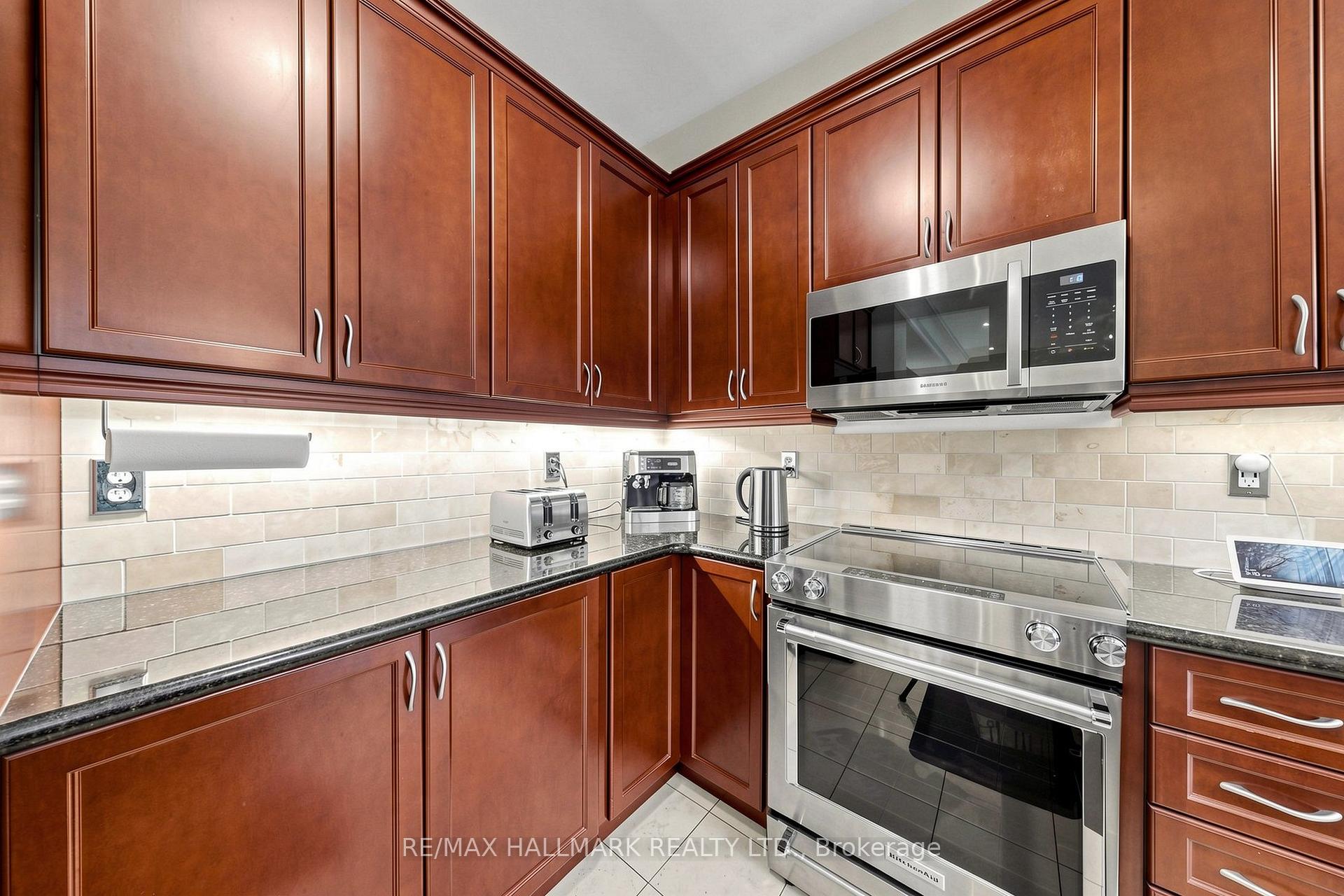 Photo 15 of 14 Kerr Lane, Aurora, Bayview Northeast — HOMEH