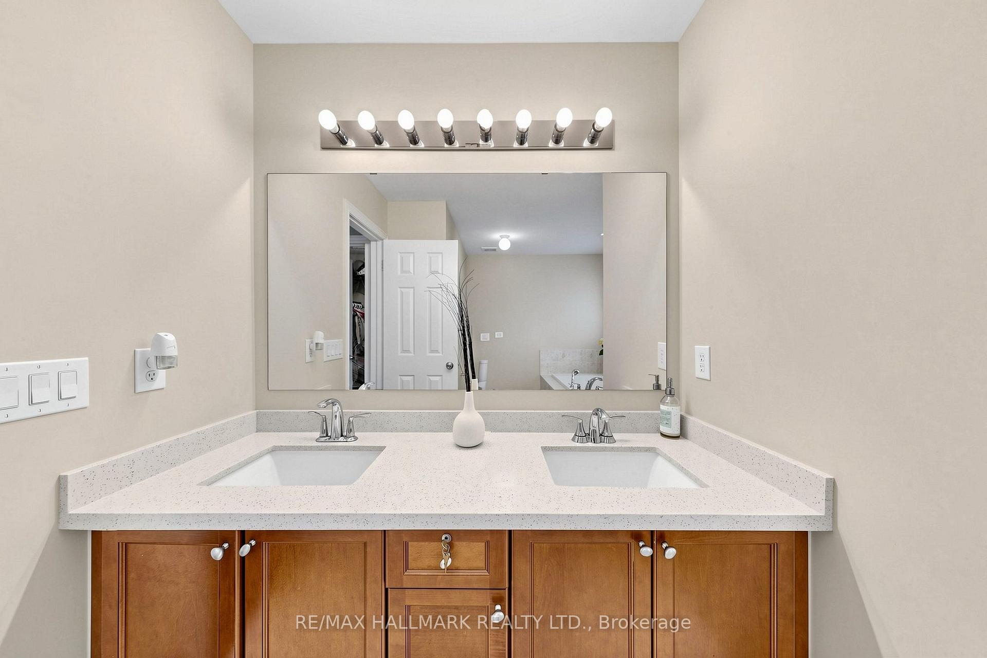 Photo 22 of 14 Kerr Lane, Aurora, Bayview Northeast — HOMEH