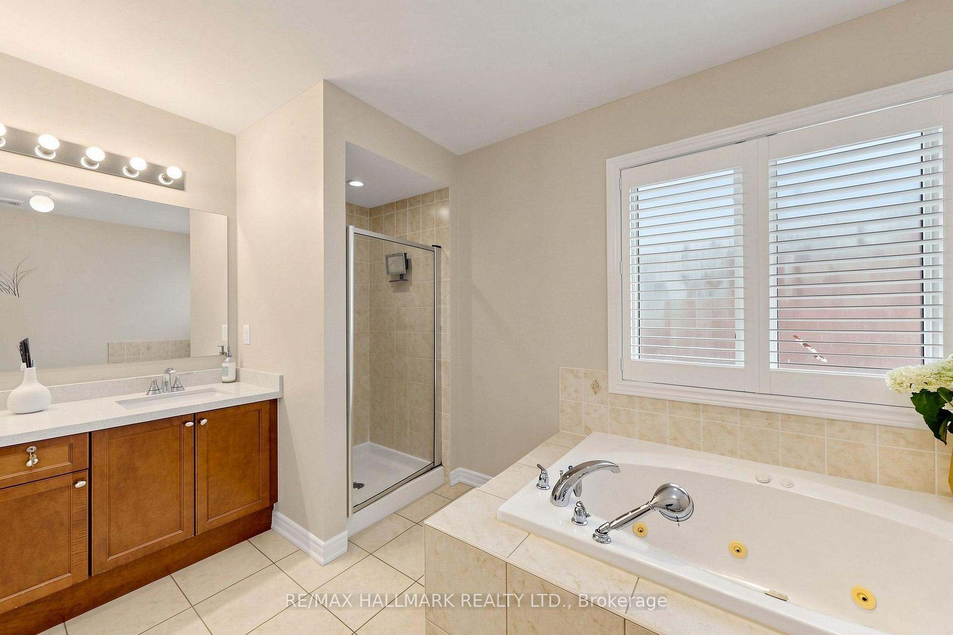 Photo 23 of 14 Kerr Lane, Aurora, Bayview Northeast — HOMEH