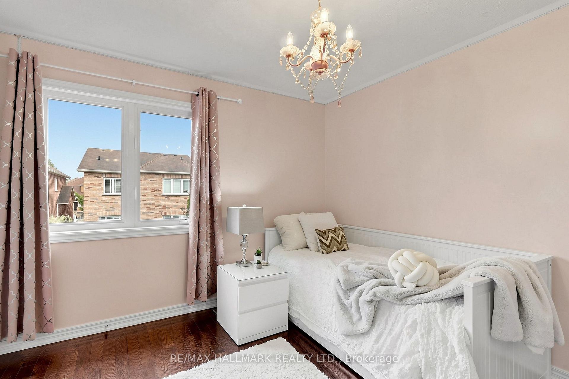 Photo 26 of 14 Kerr Lane, Aurora, Bayview Northeast — HOMEH