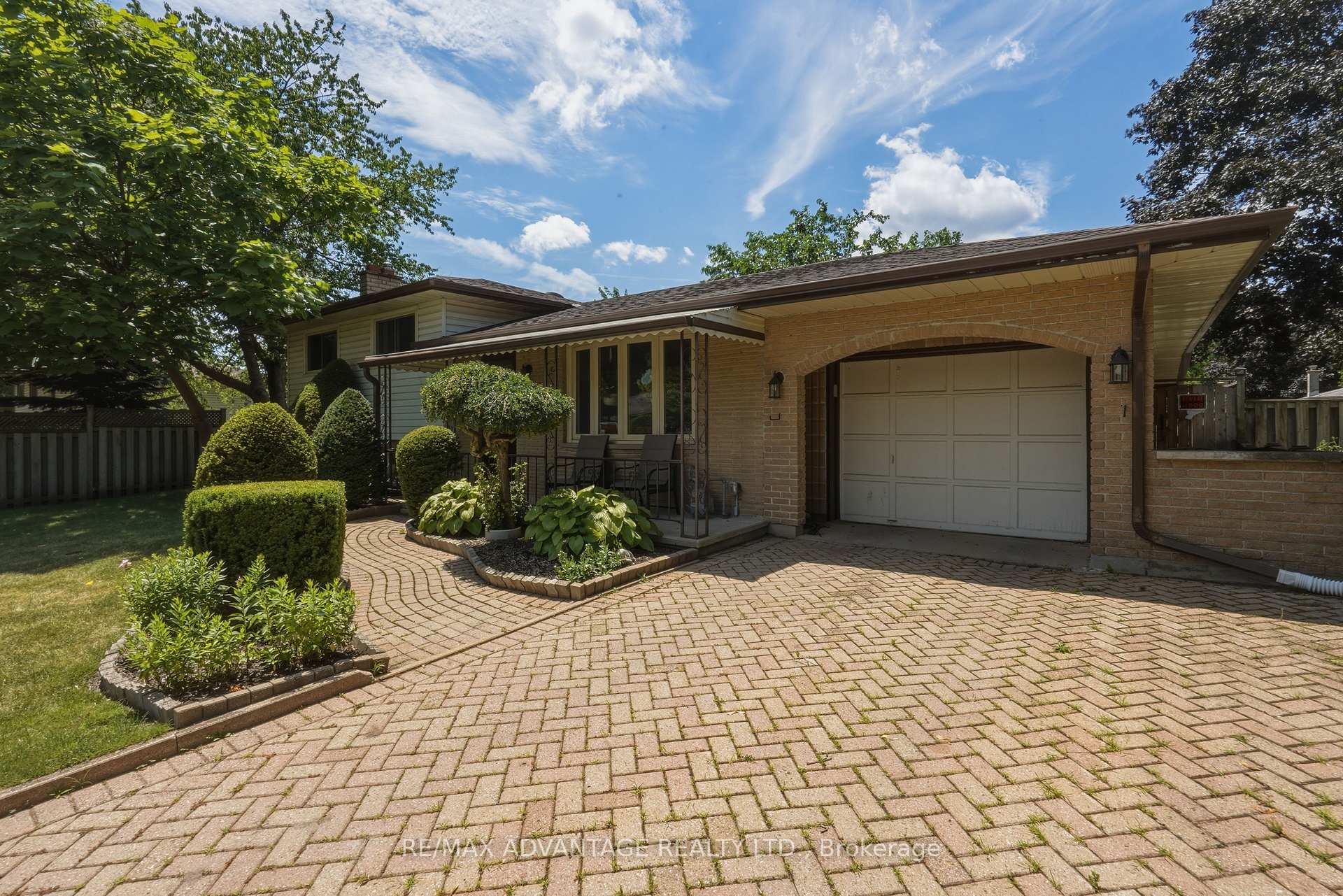 Photo 3 of 120 Champlain Crescent, London, East I — HOMEH