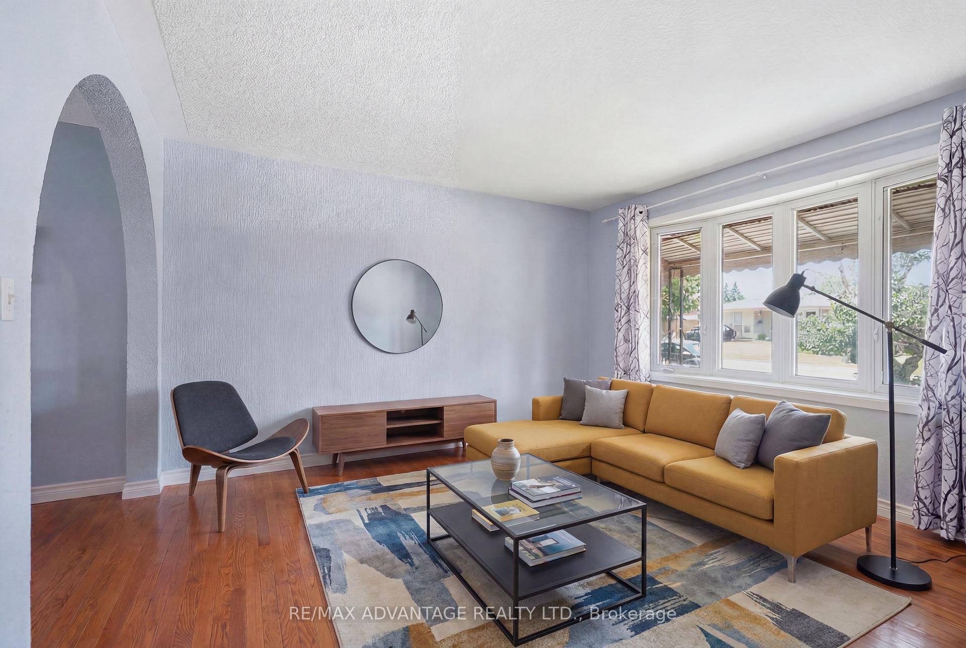 Photo 7 of 120 Champlain Crescent, London, East I — HOMEH