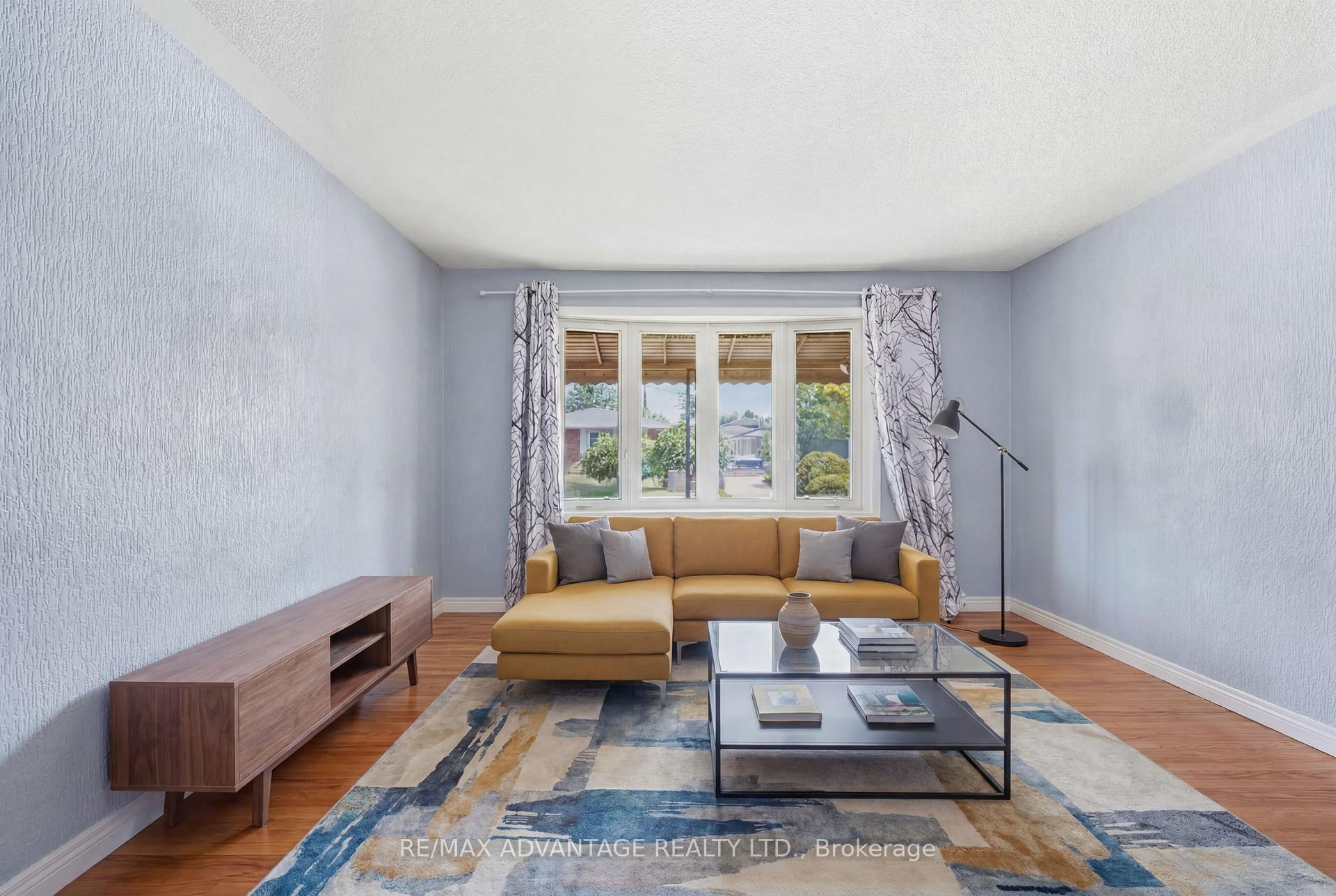 Photo 8 of 120 Champlain Crescent, London, East I — HOMEH